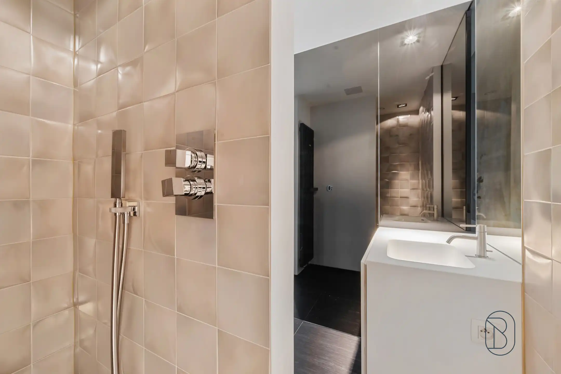 Topgelegen lichtrijke penthouse met prachtig terras foto 21