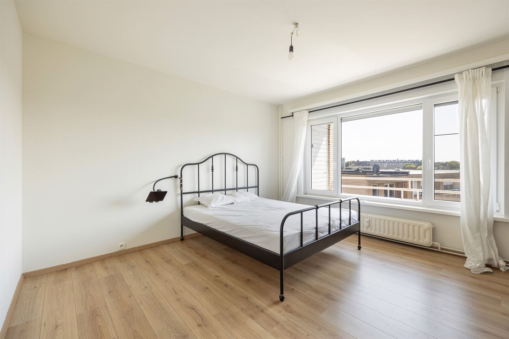 Ruim 2 slaapkamer appartement te Merksem foto 11