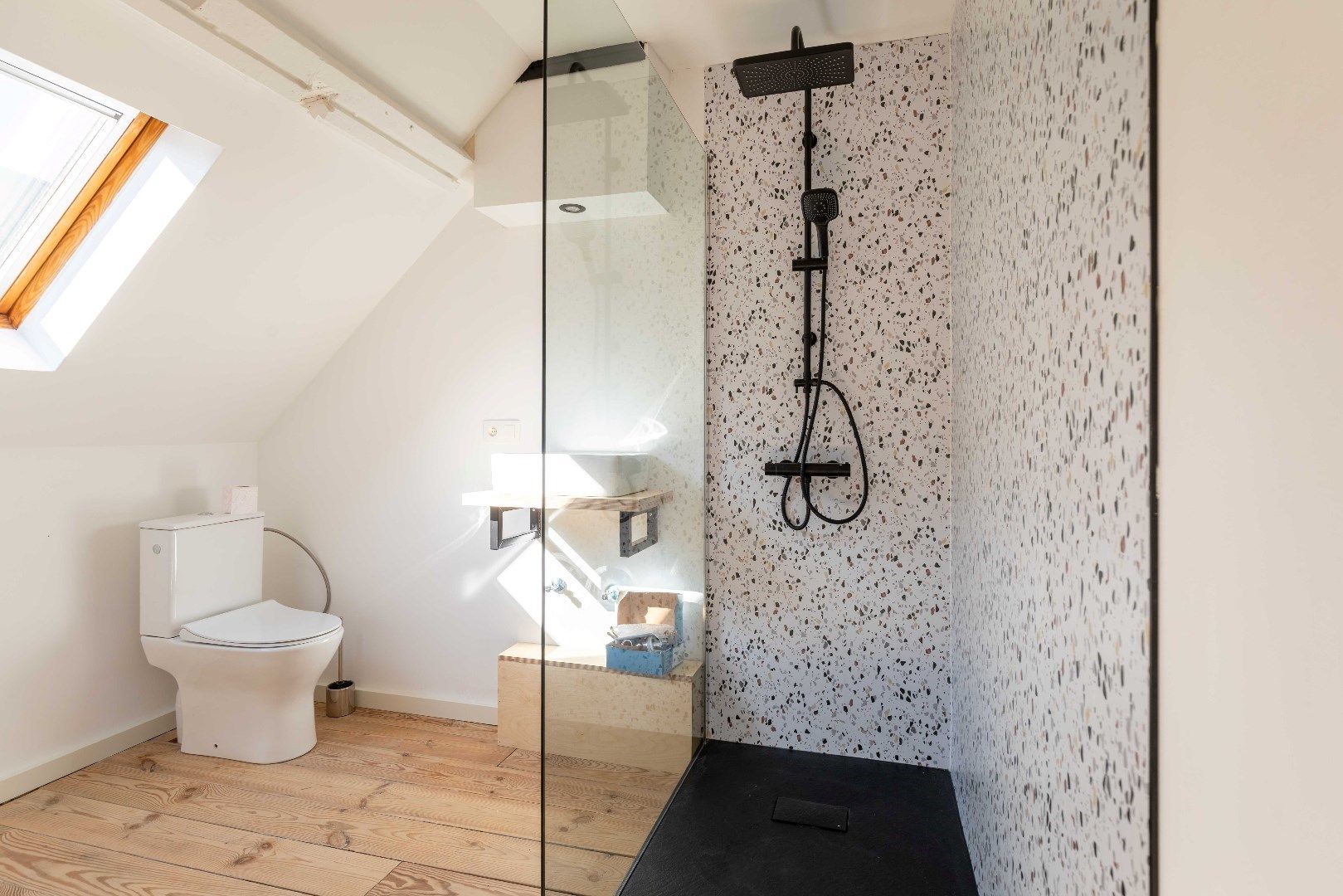 Volledig gerenoveerde comfortabele woning  aan het Paulusplein! foto 16