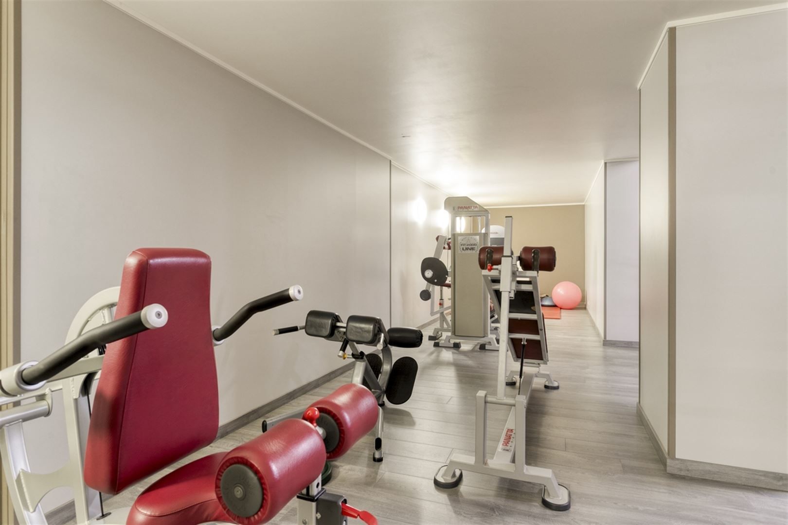 Commercieel gebouw met woonst foto 11