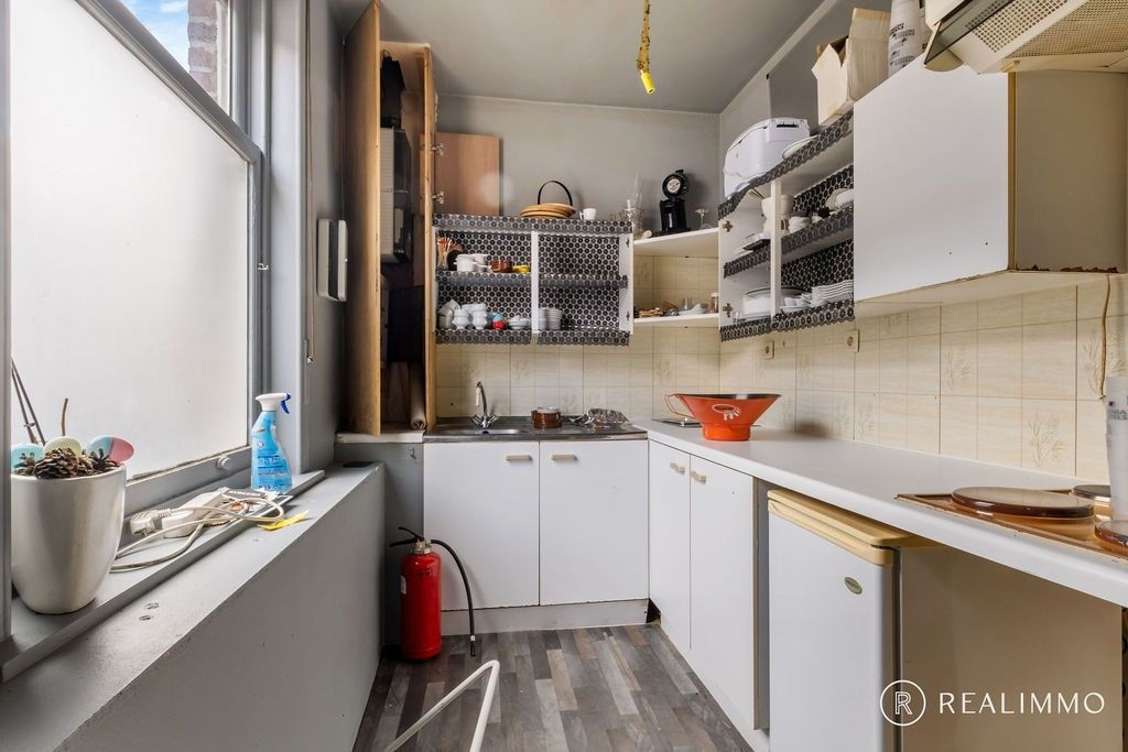 Veelzijdige eigendom met charmante gevel, buitenruimte en potentieel voor ruime woning foto 17