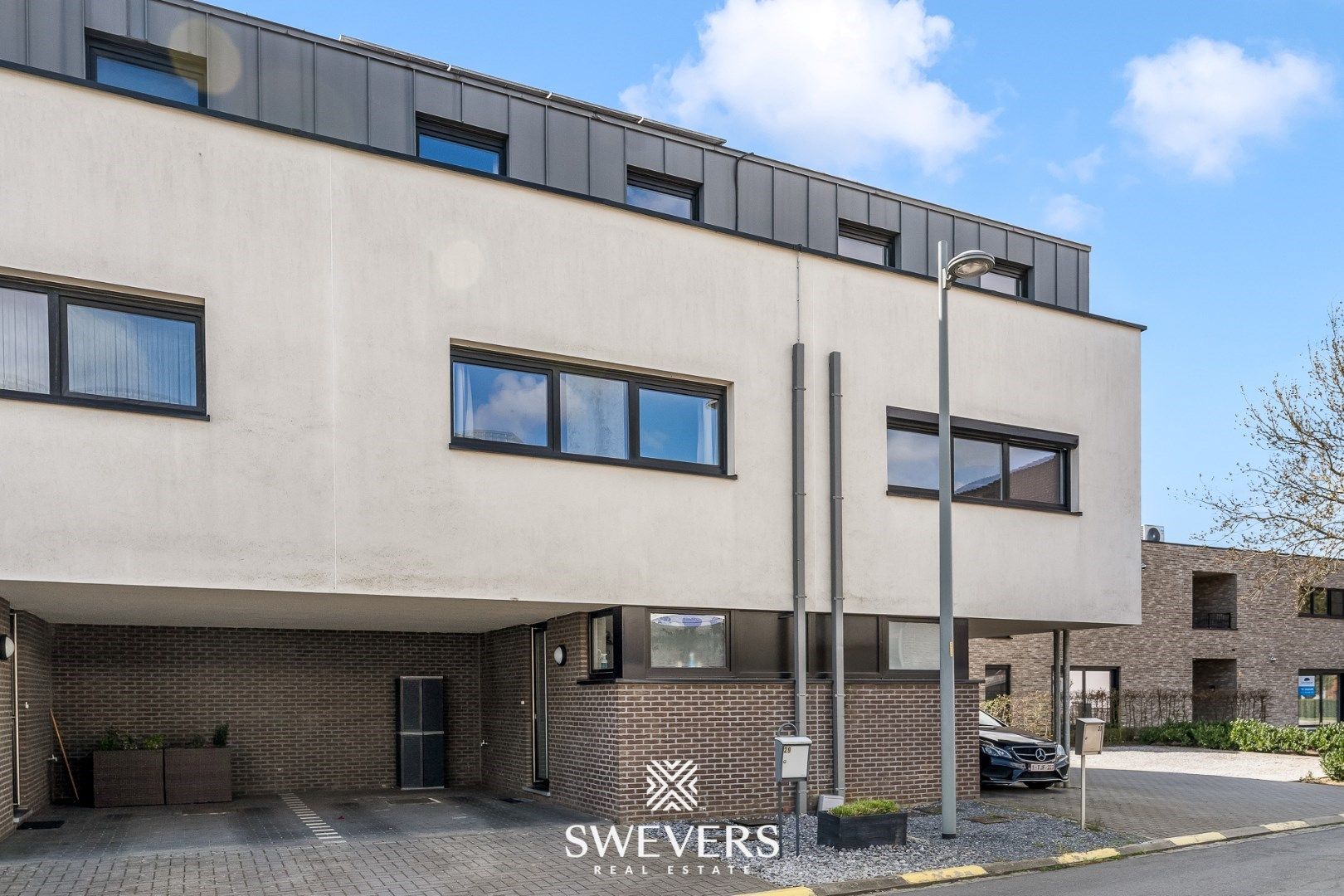 Energiezuinige en instapklare rijwoning met 3 slaapkamers en leuke tuin in hartje Koersel foto 23