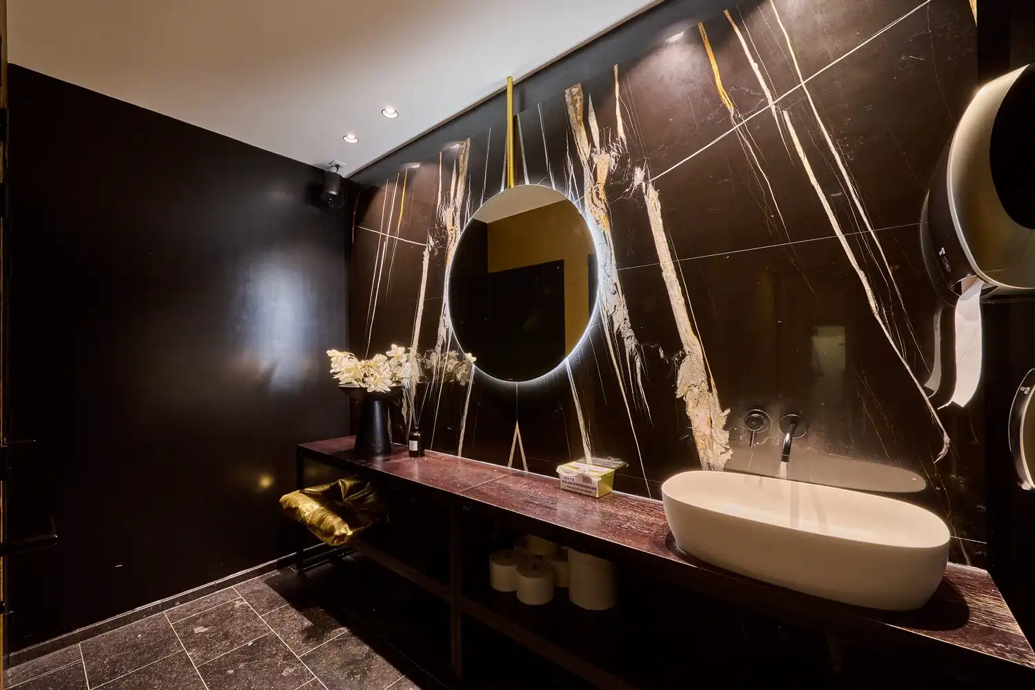 Uniek handelspand op toplocatie in het aangename centrum van Leopoldsburg foto 15