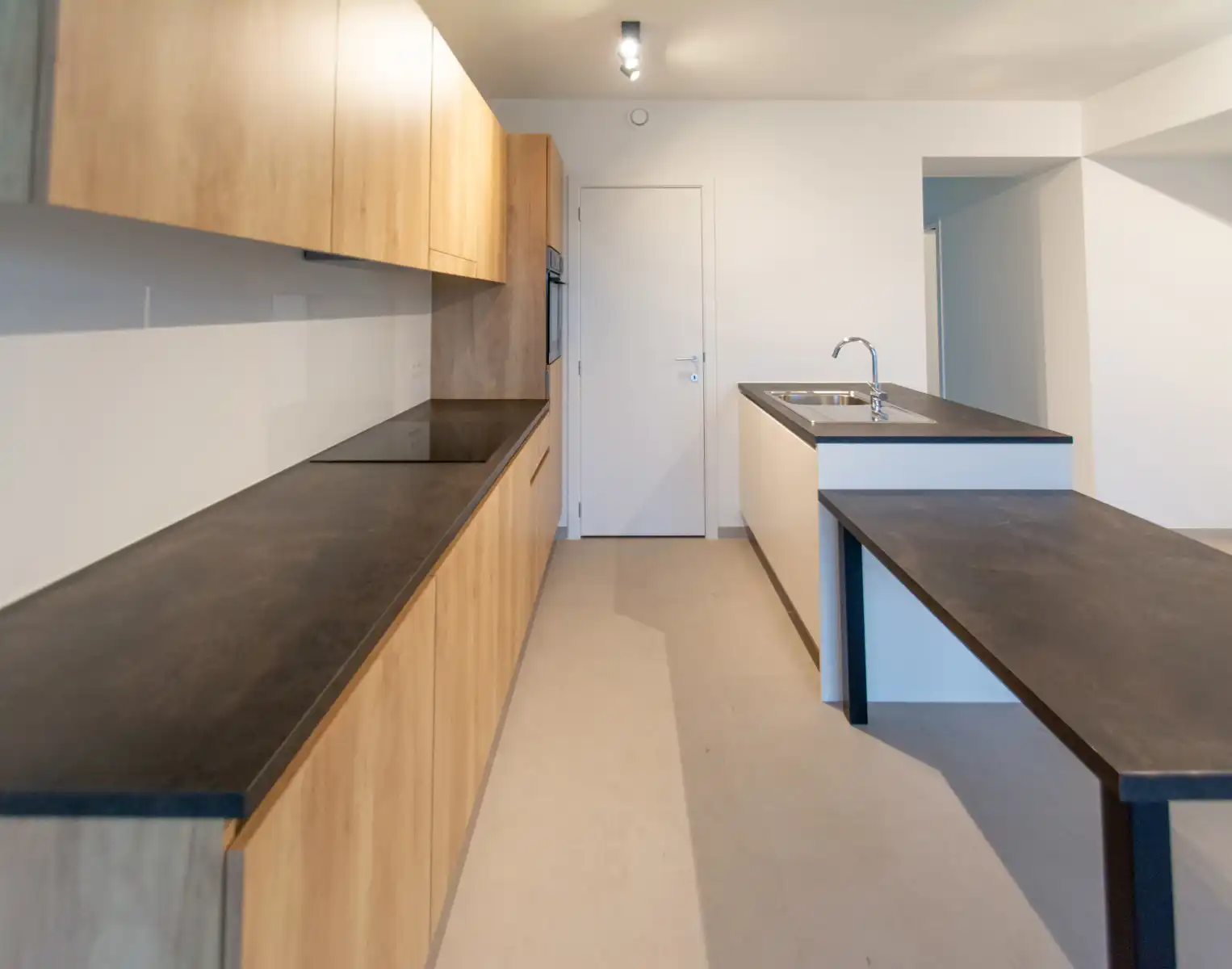 Prachtig nieuwbouwappartement met 2slpk. en balkon foto 4