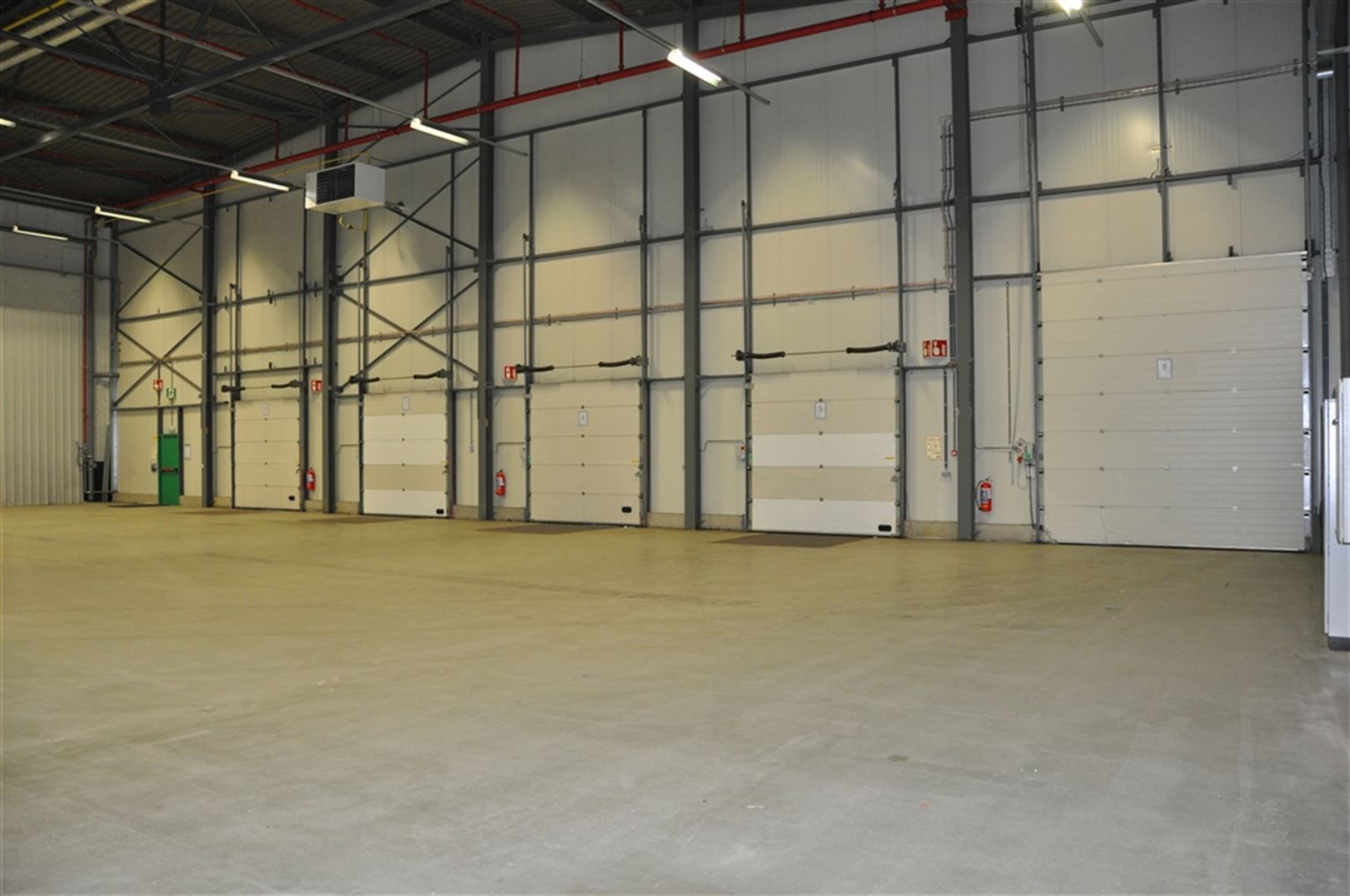 Logistieke unit + kantoren te Zele foto 15