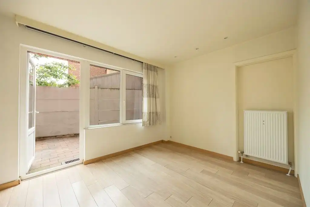 Instapklaar gelijkvloers appartement met gezellige koer foto 8