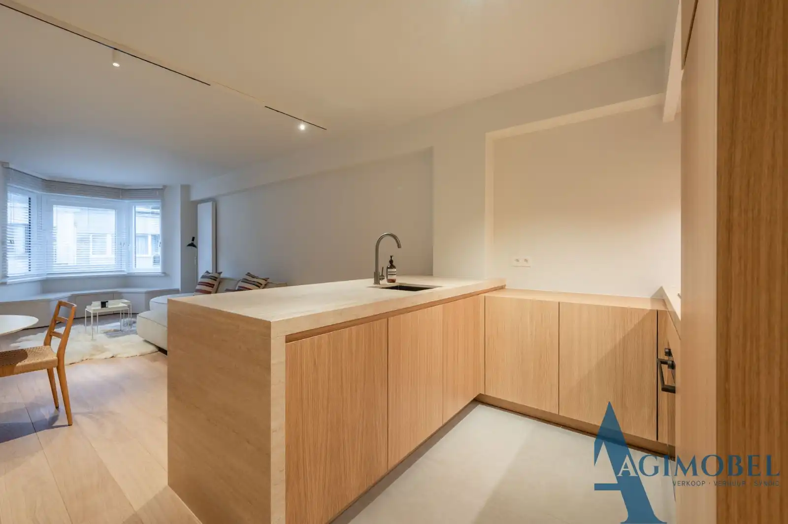Uniek 2 slaapkamer - appartement met zeezicht en verfijnde architecturale touch. Vlakbij de Zeedijk. foto 7