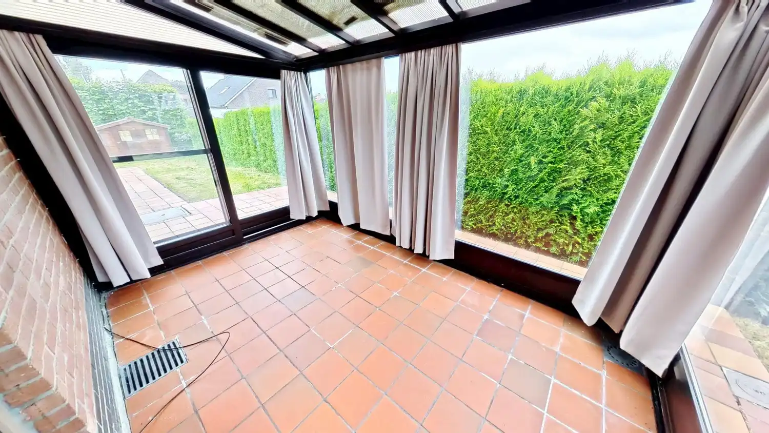 Centraal gelegen woning met veel potentieel op mooi perceel! foto 7