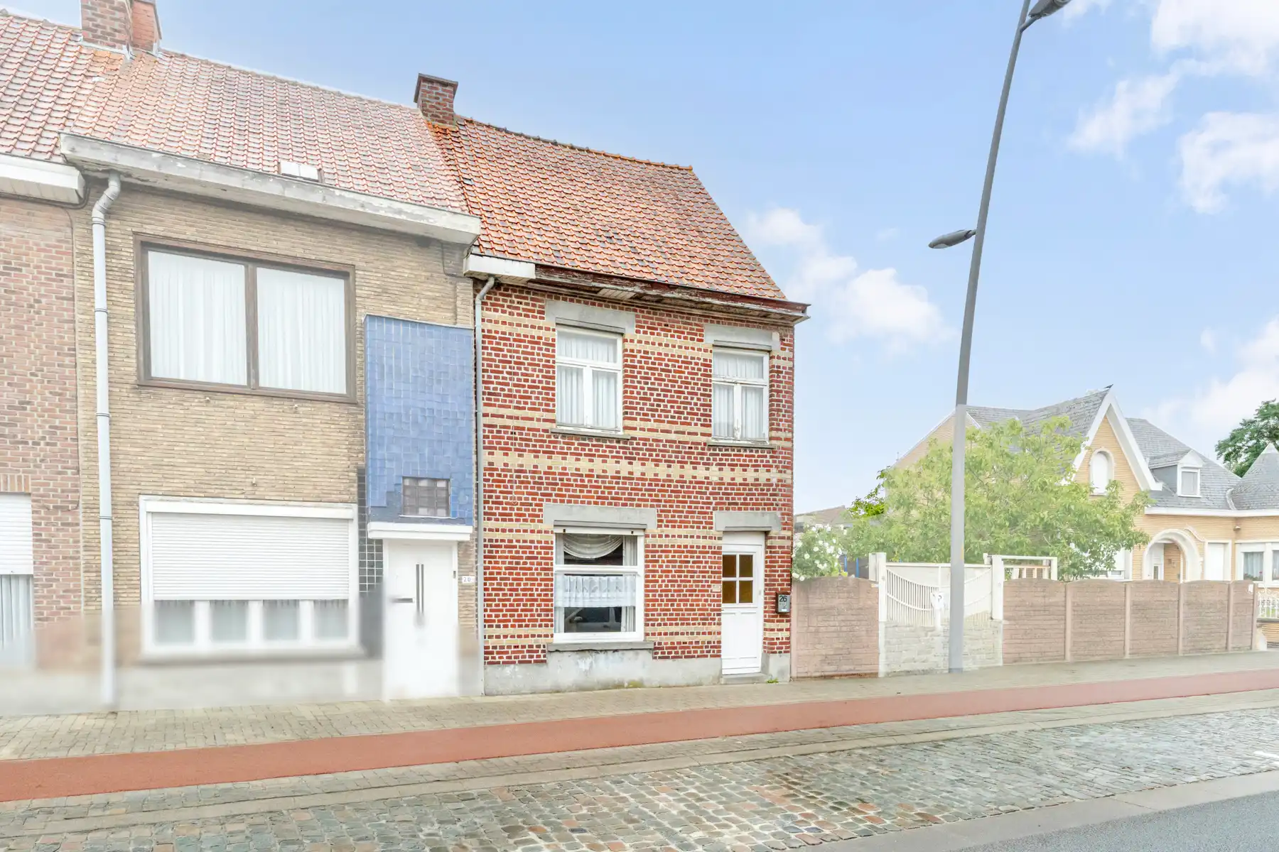 Centraal gelegen te renoveren woning met tuin foto 2