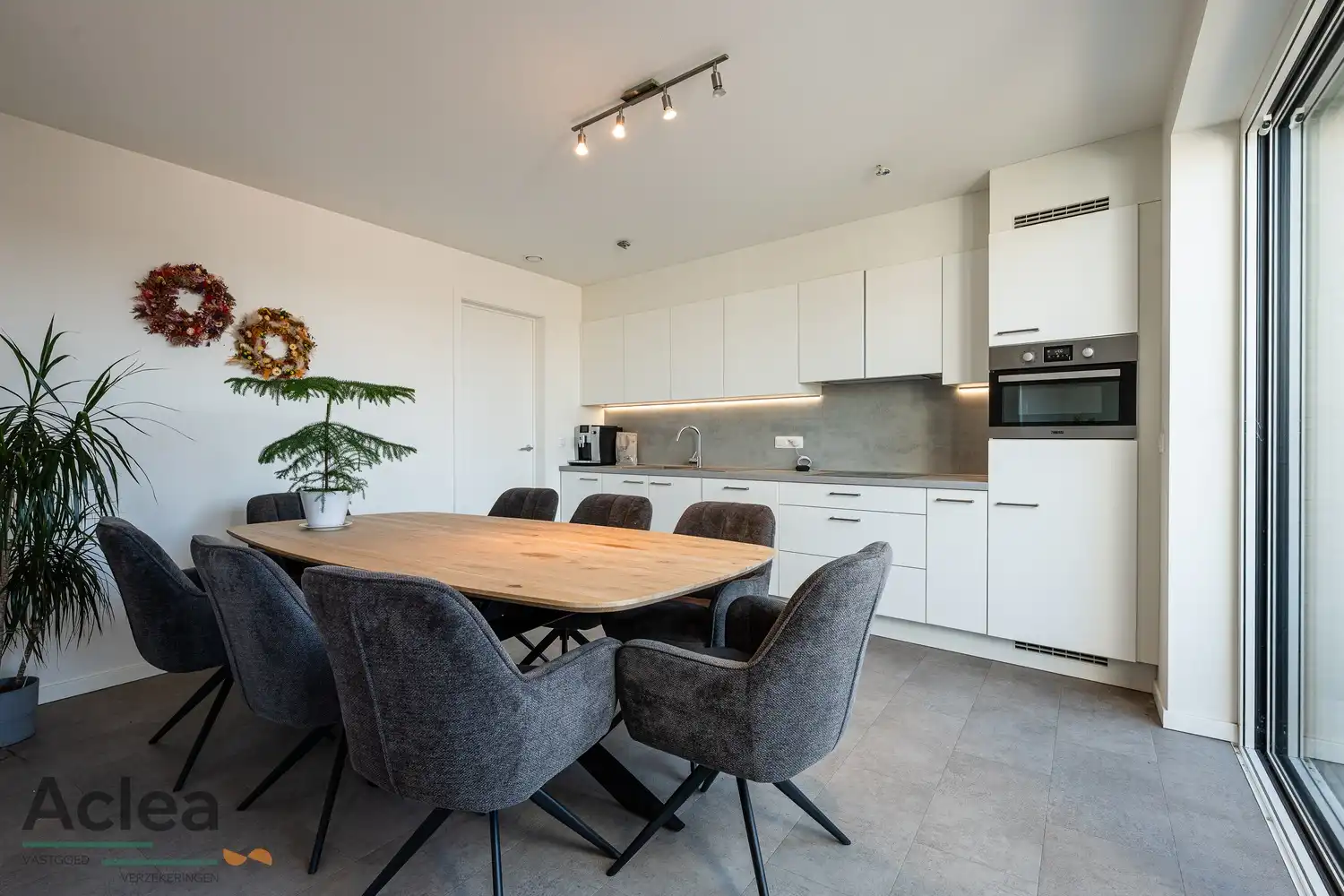 Modern appartement met ruim terras én garage in Sint-Jan-in-Eremo foto 3