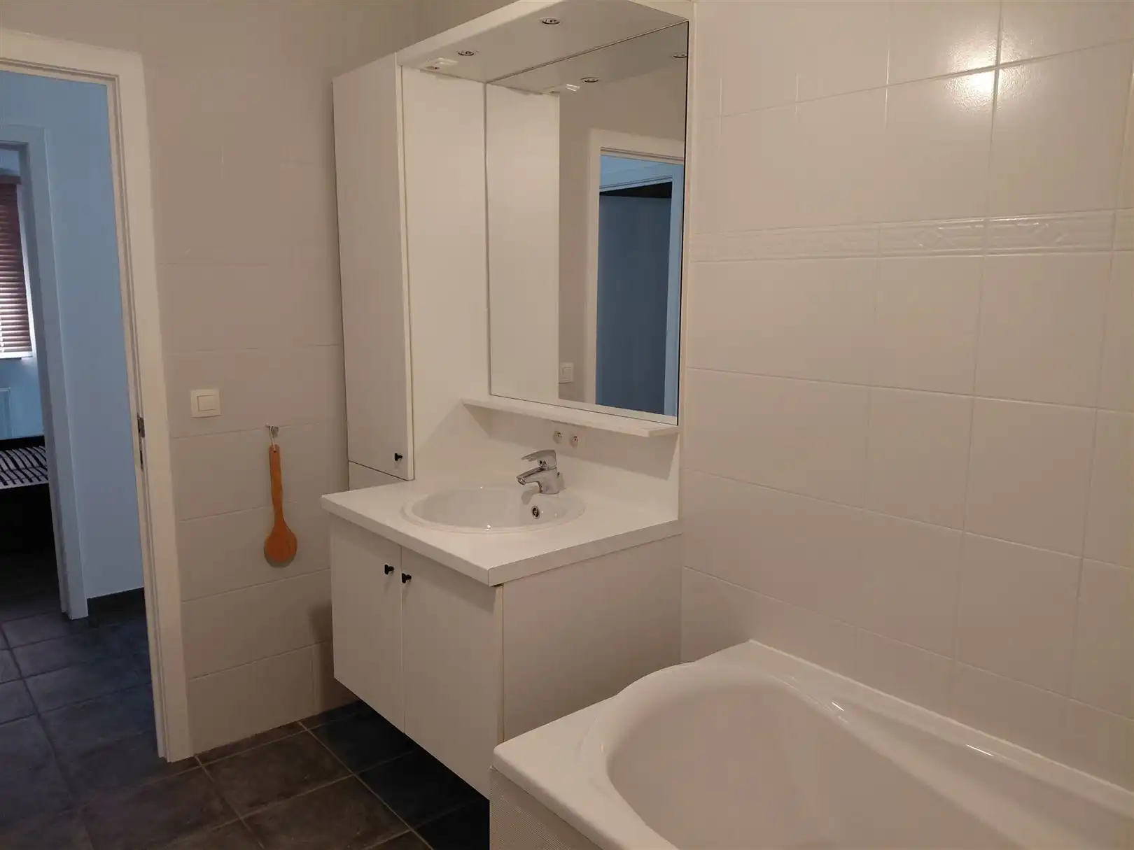TE HUUR: Appartement met 1 slaapkamer en dressing te Heusden! foto 10