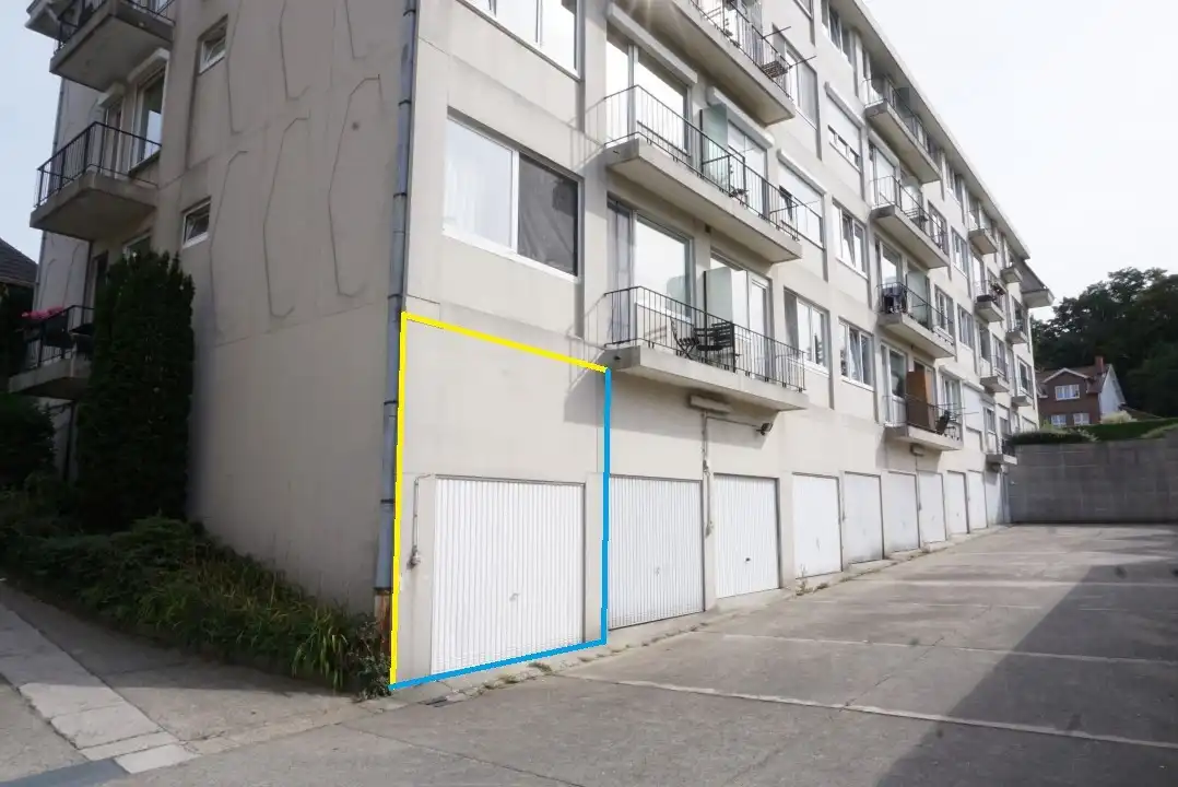 Lichtrijk - gerenoveerd hoekappartement MET garagebox foto 12