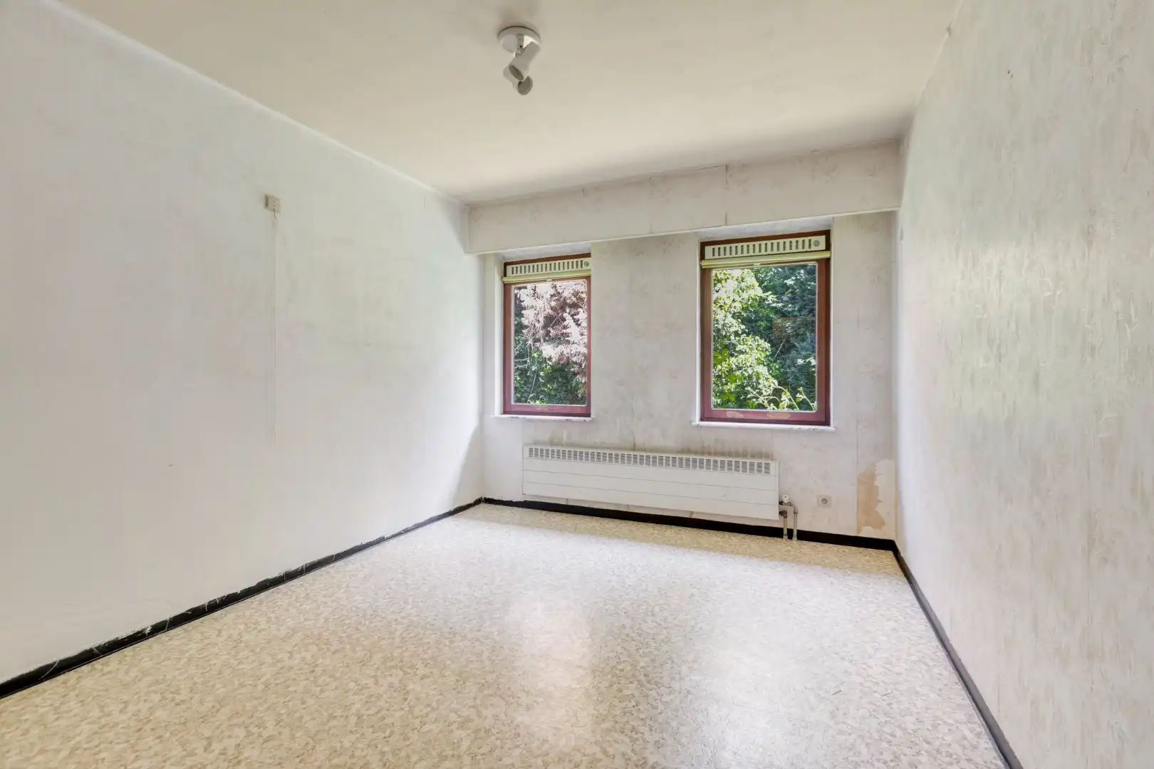 Te renoveren woning met 4 slpks, rustig gelegen in Hulsen op 3.675 m² !  foto 17