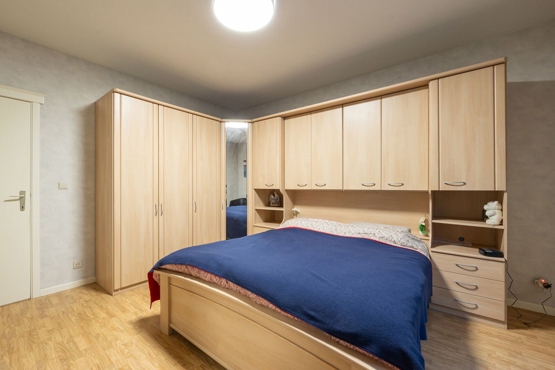 Gedeeltelijk gerenoveerde laagbouwwoning op perceel van ca. 1.516m². foto 10