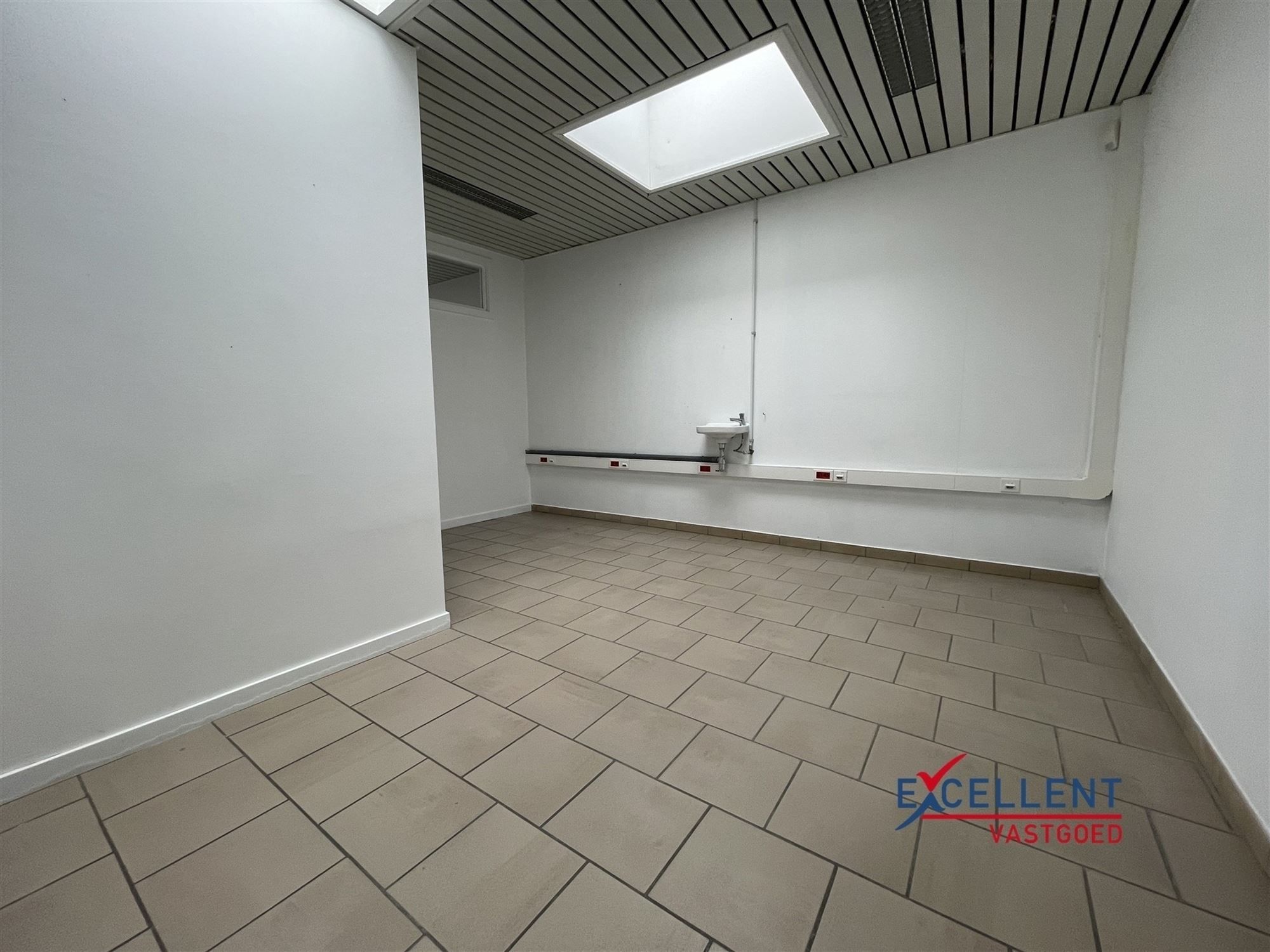Handels- of kantoorruimte op strategische locatie in centrum Deinze foto 7