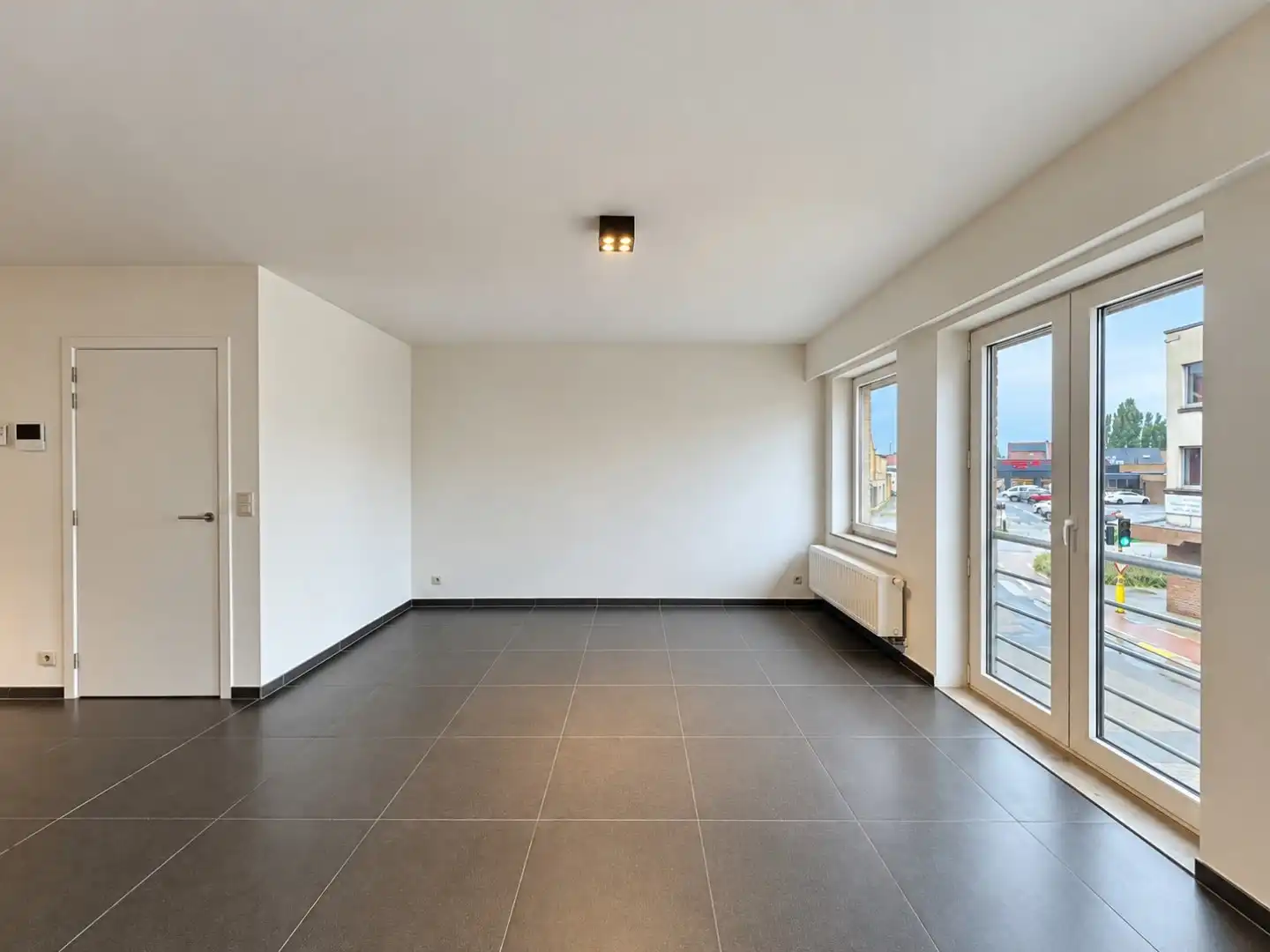 Ruim en instapklaar duplexappartement met 3 slaapkamers en garage in hartje Waarschoot foto 3