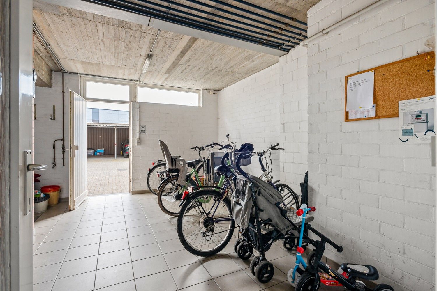 Ruim appartement met autostaanplaats in het centrum van Merksem! foto 14