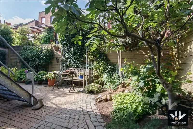 Energiezuinige, instapklare en ruime praktijkwoning met ideale ligging, tal van mogelijkheden en dubbele garage foto 11
