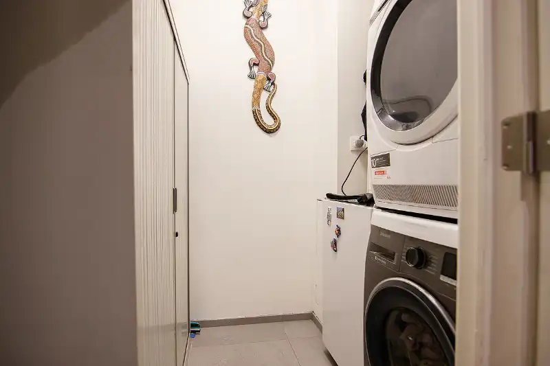 Totaal gerenoveerd gelijkvloers 3 slpk-appartement met gezellig terras op een toplocatie. Garagebox optioneel! foto 14