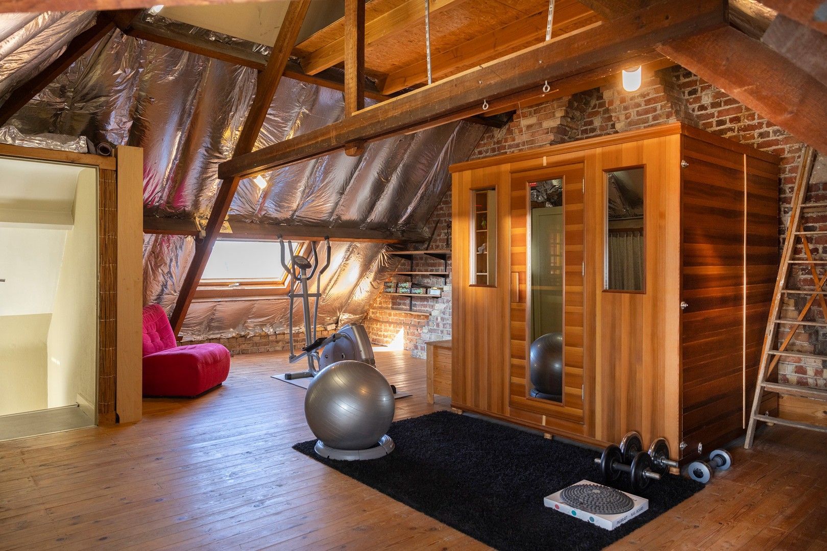 Art-deco woning met stadstuin, garage en hobbyruimte. foto 14