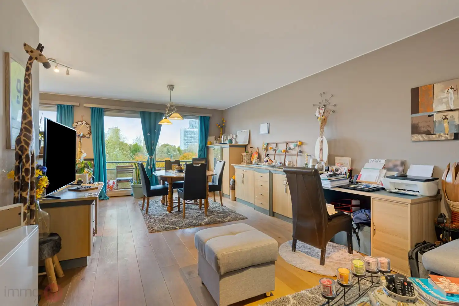 Ruim en lichtrijk appartement met twee terrassen en uitzicht op het Vijverpark aan de rand van Anderlecht 🌿 foto {{pictureIndex}}