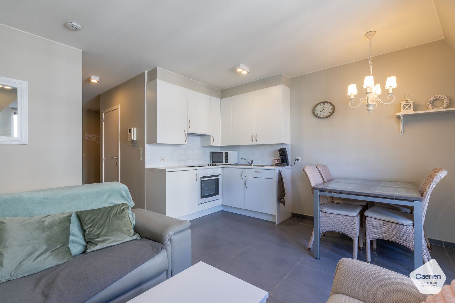 Instapklaar appartement met 1 slaapkamer + slaaphoek te Nieuwpoort foto 2