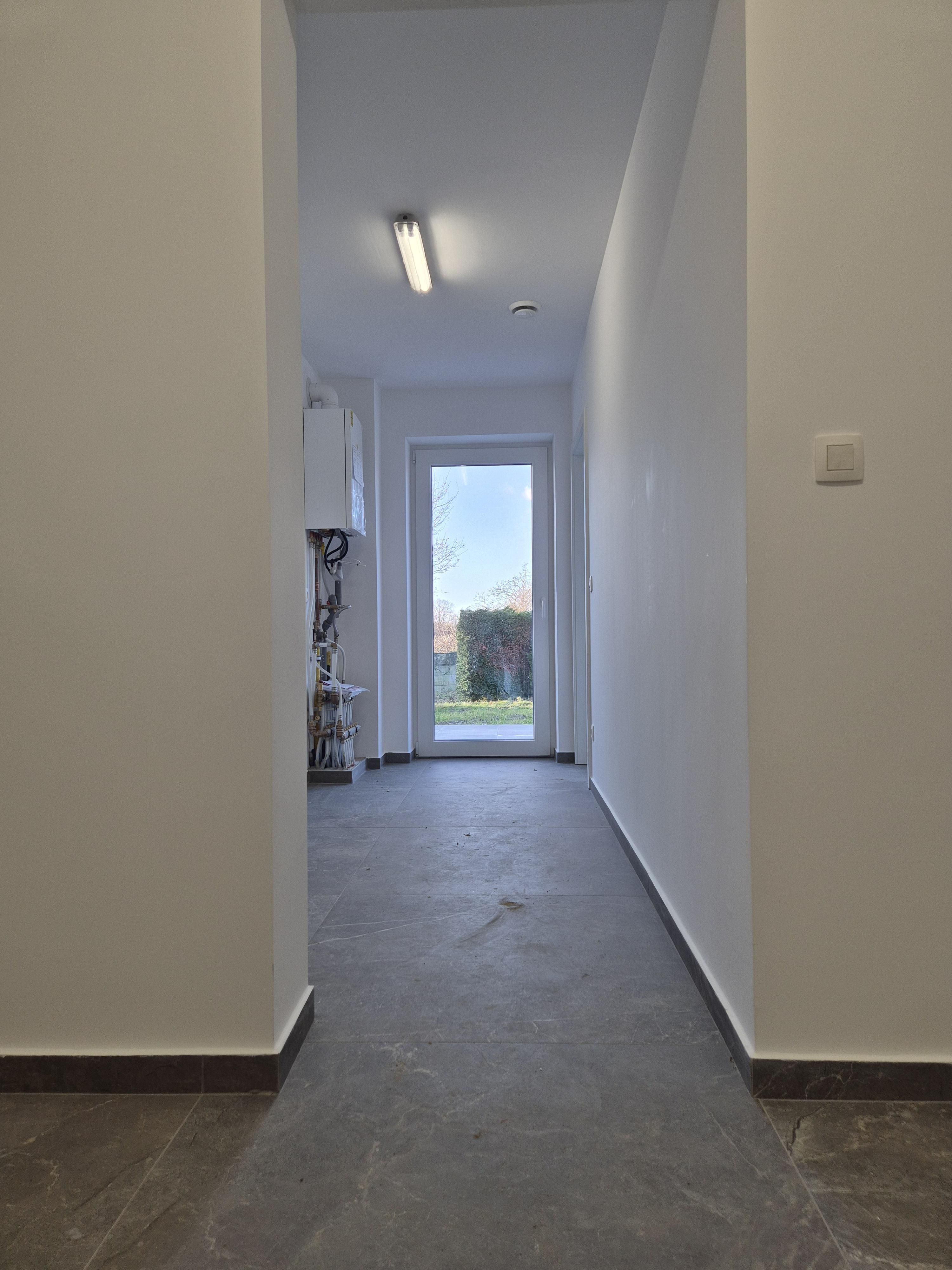 Leuke gerenoveerde woning met 4 slaapkamers en tuin foto 13