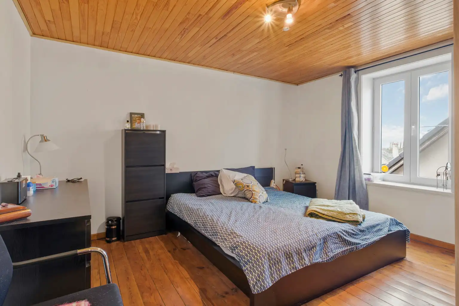 RUIME ALLEENSTAANDE WONING IN DOODLOPENDE STRAAT foto 12