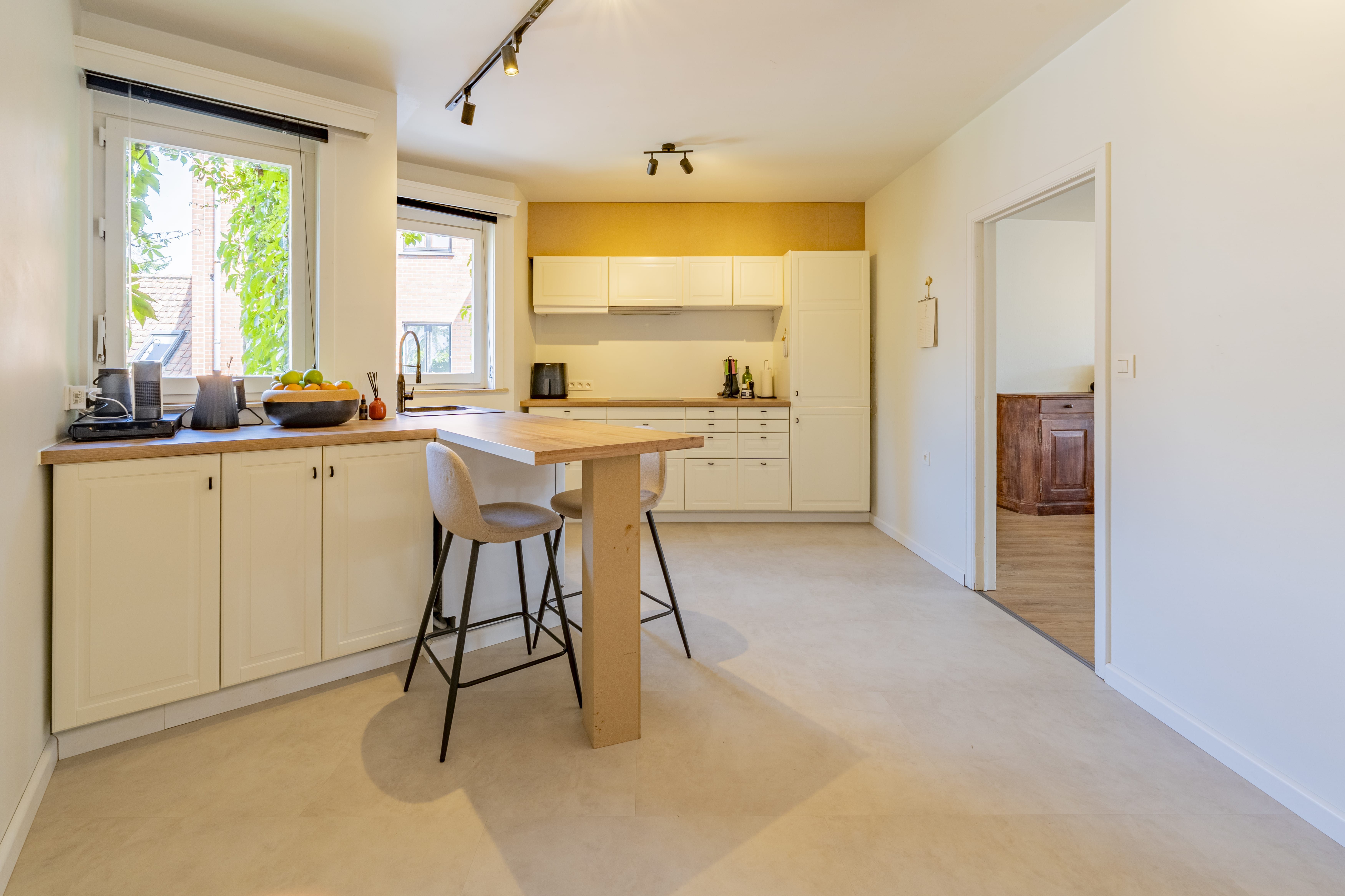 Gerenoveerd 3 slaapkamerappartement in het centrum van Knesselare foto 4