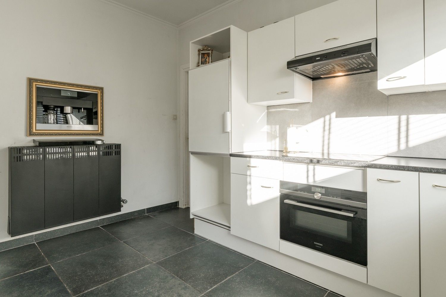 Prachtige gerenoveerde 3 slaapkamer woning nabij de Nederlandse grens! foto 12