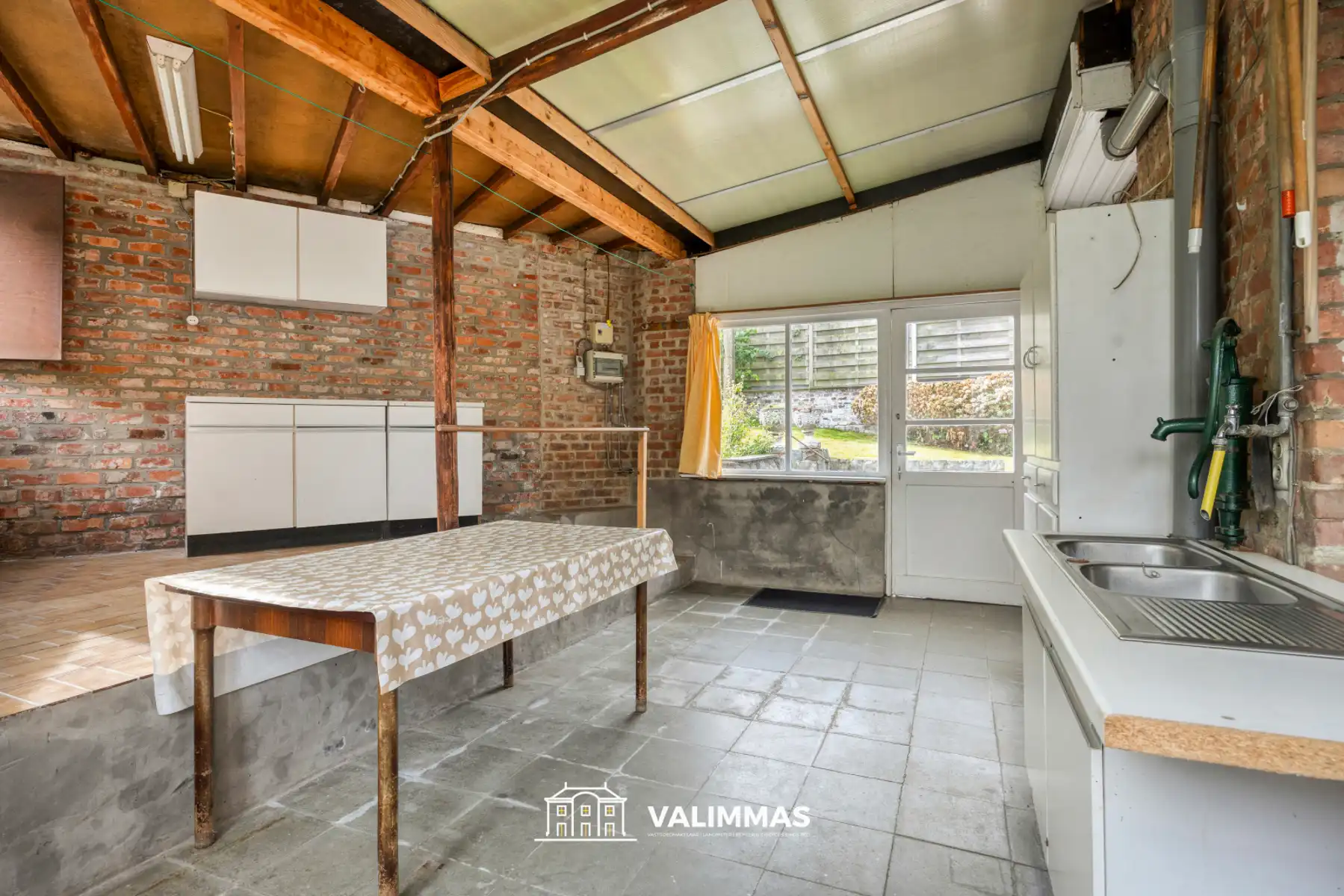 Zeer ruime vrijstaande woning met tuin, garage & bijgebouwen foto 19