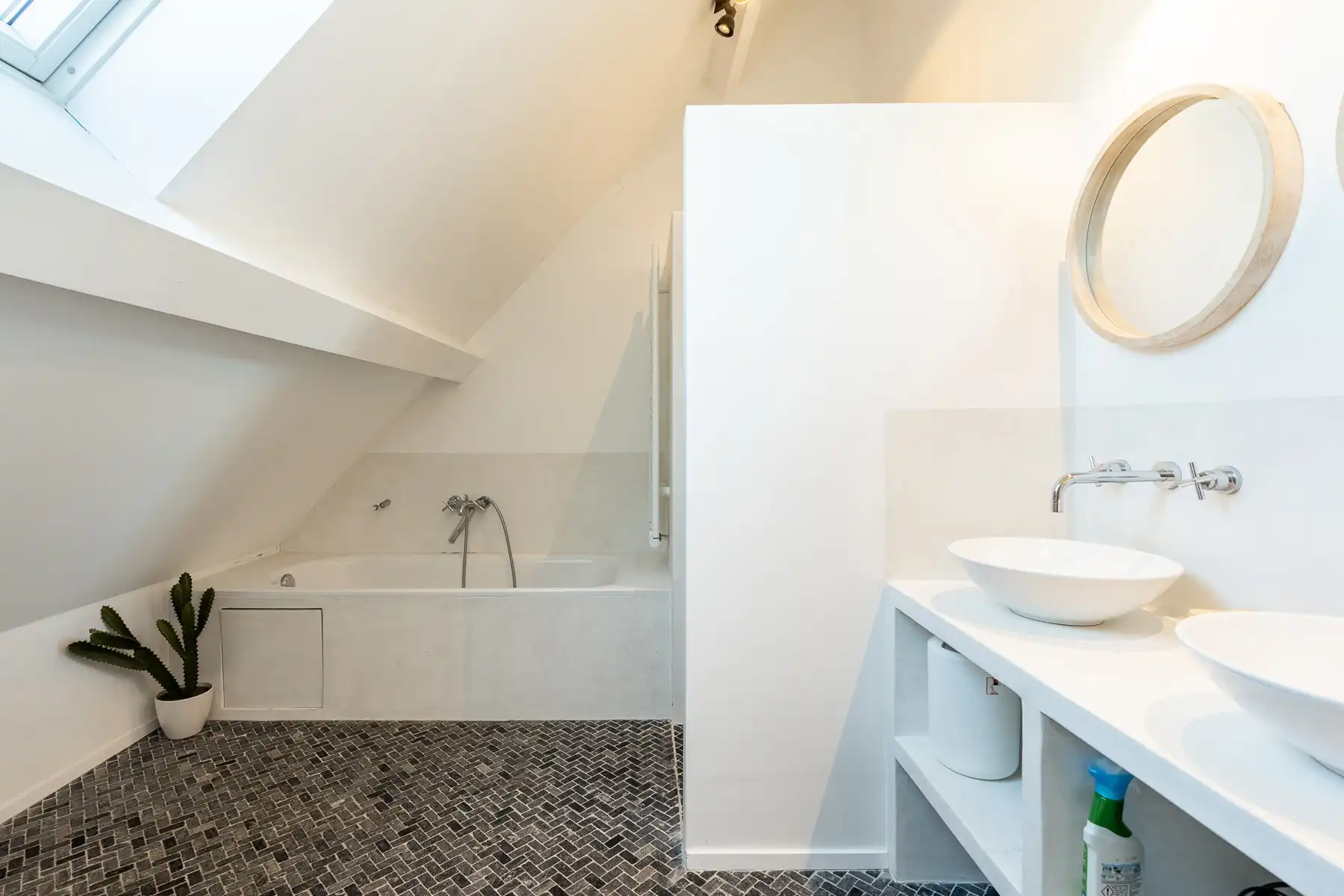 Instapklare, gemeubelde rijwoning met 5 slaapkamers en tuin – hartje Oud-Knokke foto 14