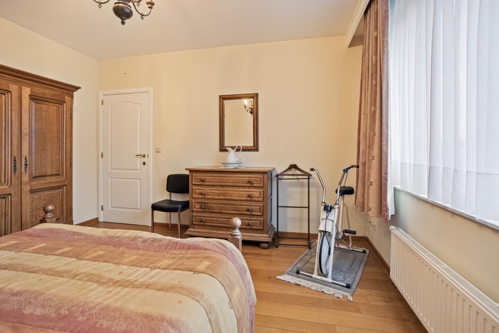 Ruim appartement van 117m² met 3 slaapkamers gelegen op centrale locatie te Brasschaat! foto 13