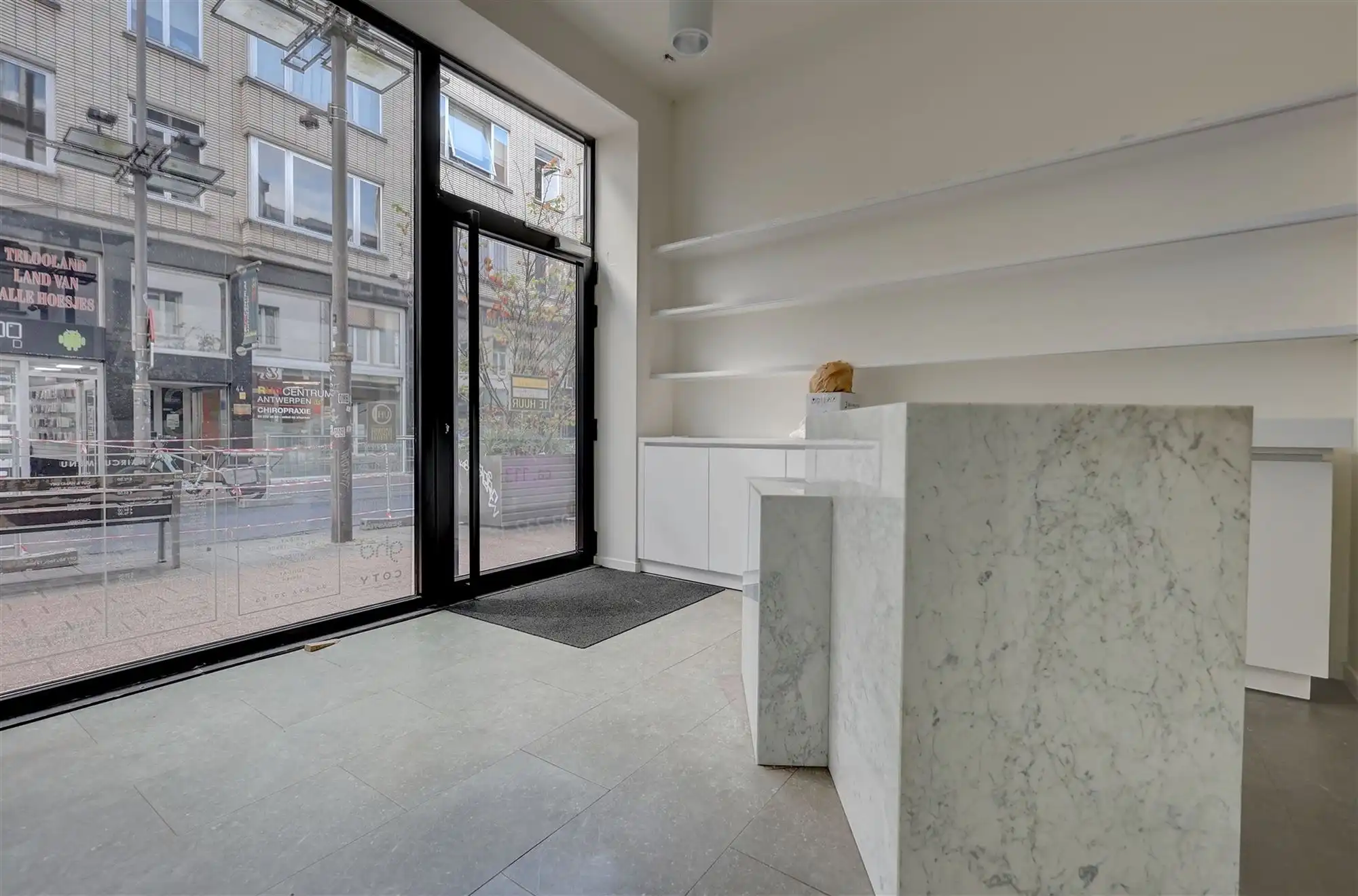 Handelspand op uitstekende ligging in de Jezusstraat te huur foto 11