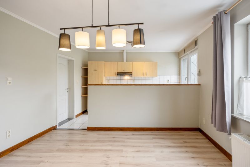 LANDELIJK GELEGEN WONING VOORZIEN VAN 3 SLAAPKAMERS, GARAGE EN AANGELEGDE TUIN OP EEN PERCEEL VAN +/- 4A30CA. foto 7