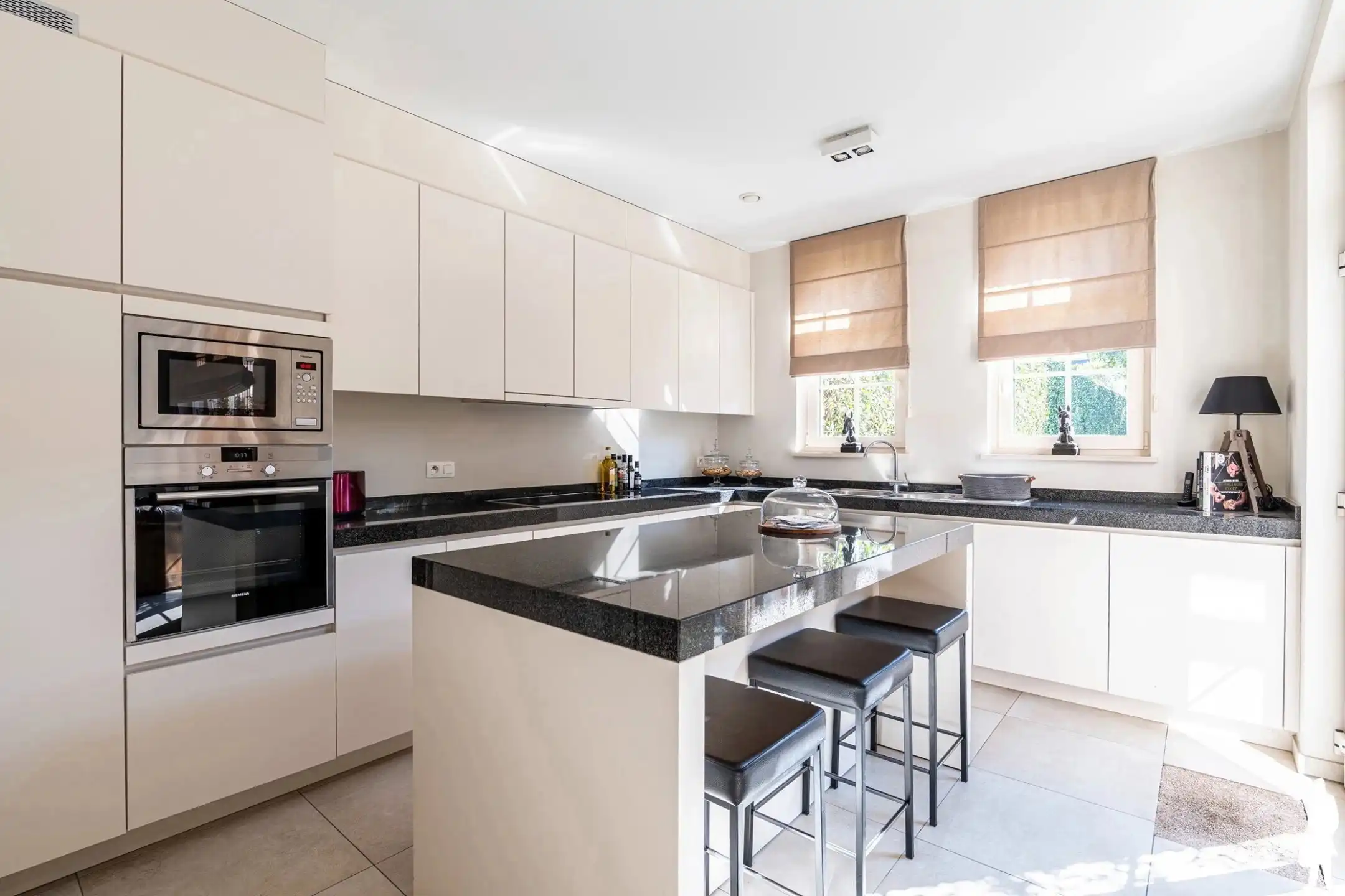 Landelijke, instapklare woning met 4 slpk., 2 bdk. en een prachtige tuin te Minderhout foto 14