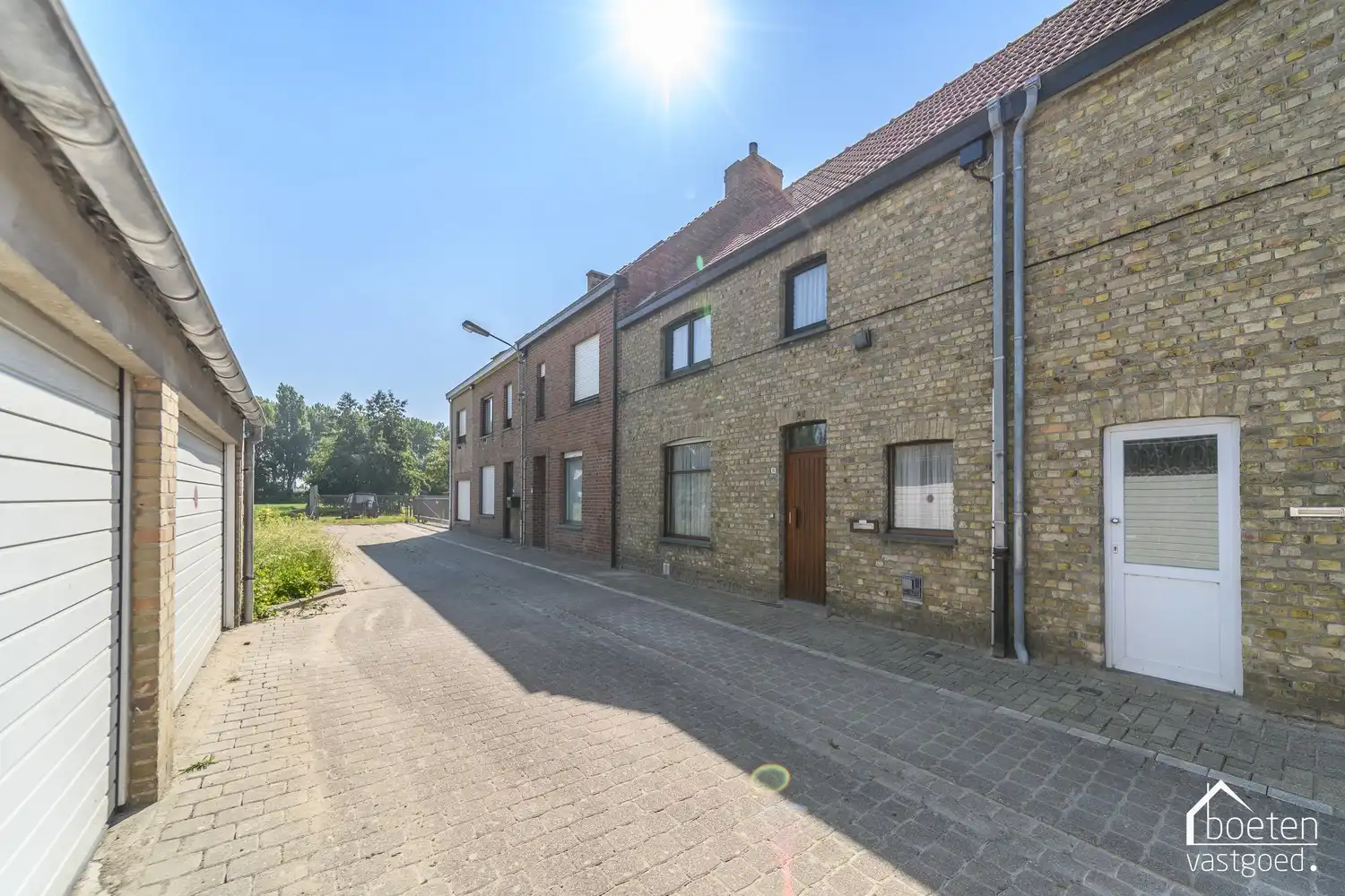 Veurne: Te renoveren stadswoning met heel wat mogelijkheden, 4 à 5 slpks, zonnig tuintje en dubbele garage op 236m² grondopp. foto 20