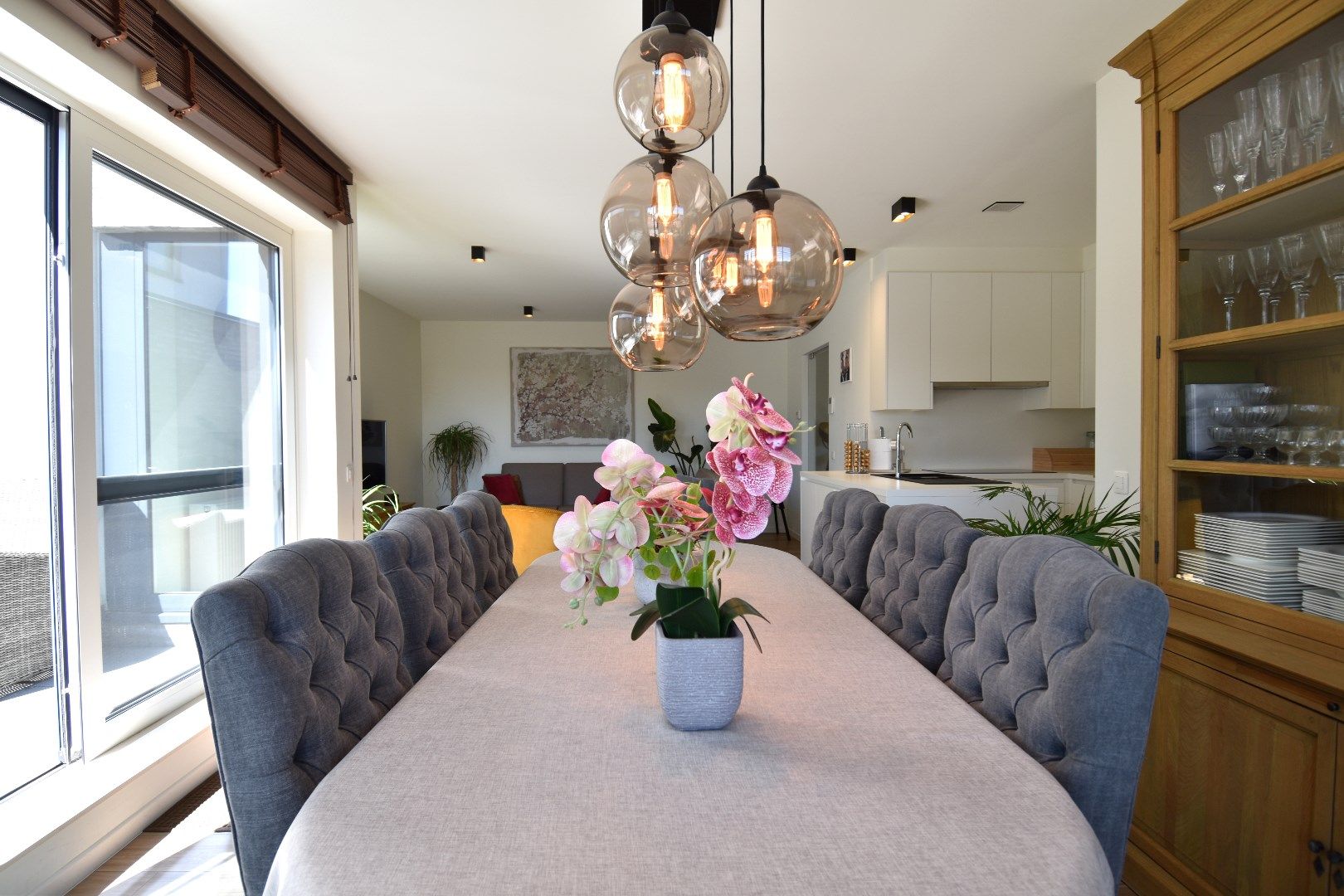 Luxueus afgewerkt 2 slpk appartement met zuidgericht terras te koop in Roeselare foto 6
