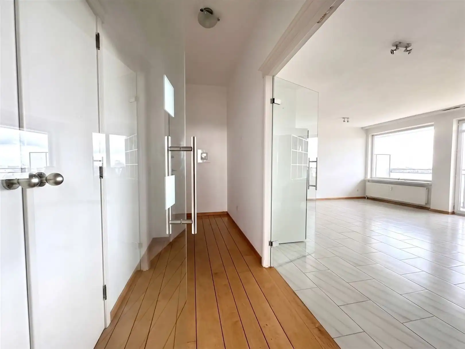 Hoekappartement (12e verdieping) met 3 slaapkamers foto 9