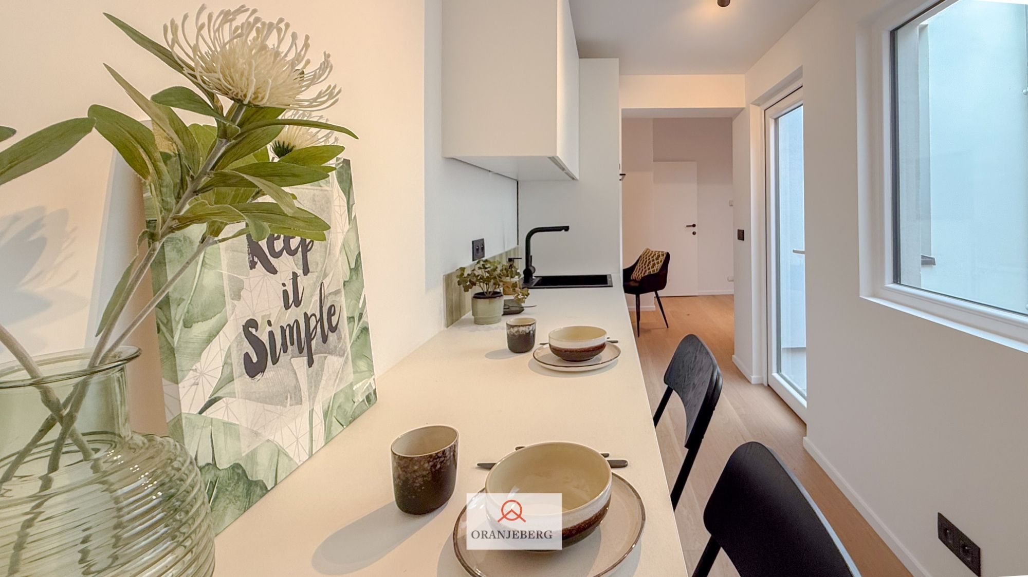 Gelijkvloerse gerenoveerde lichtrijke studentenstudio foto 2