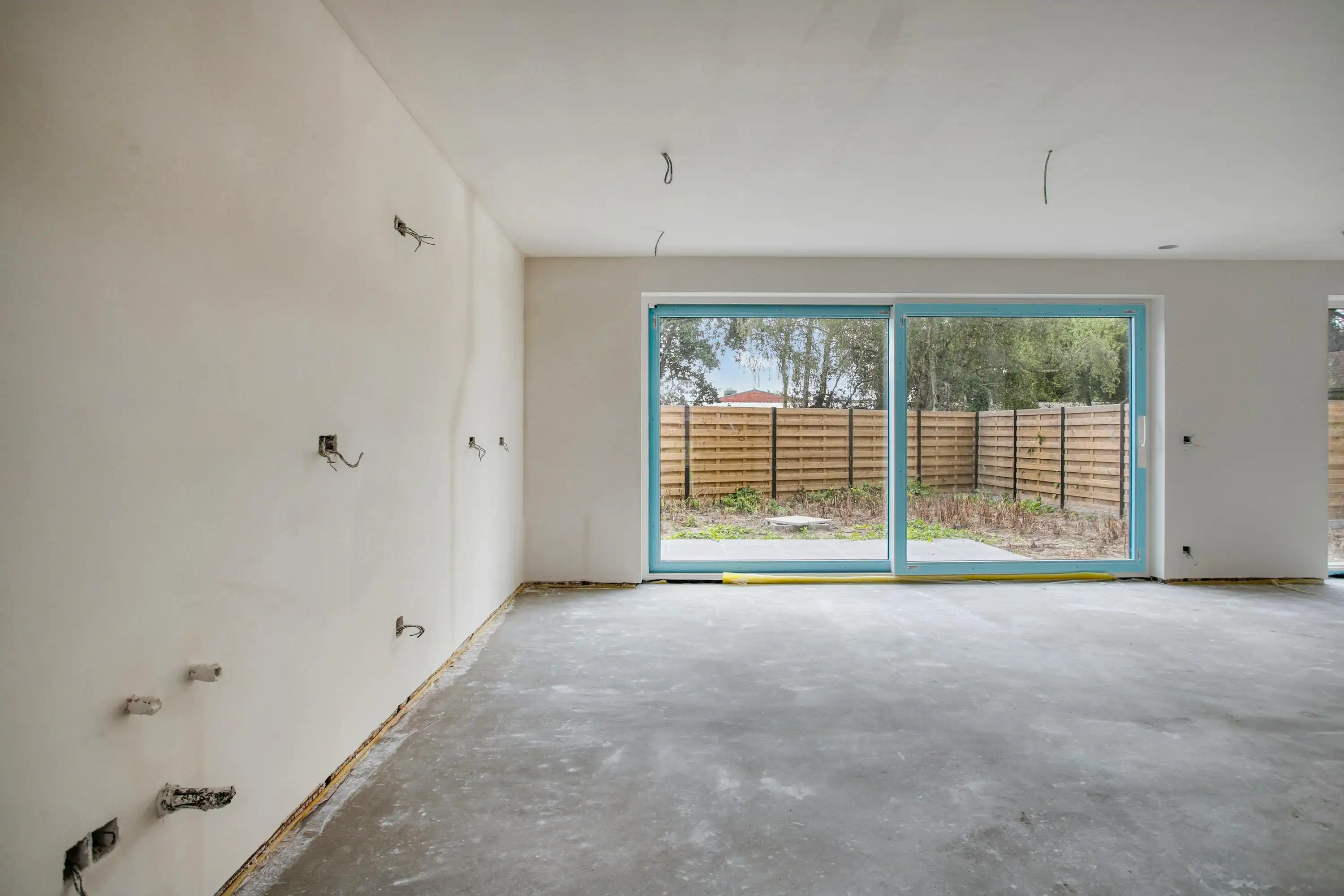 Halfopen nieuwbouwwoning te koop met 3 kamers, oprit en tuin foto 12
