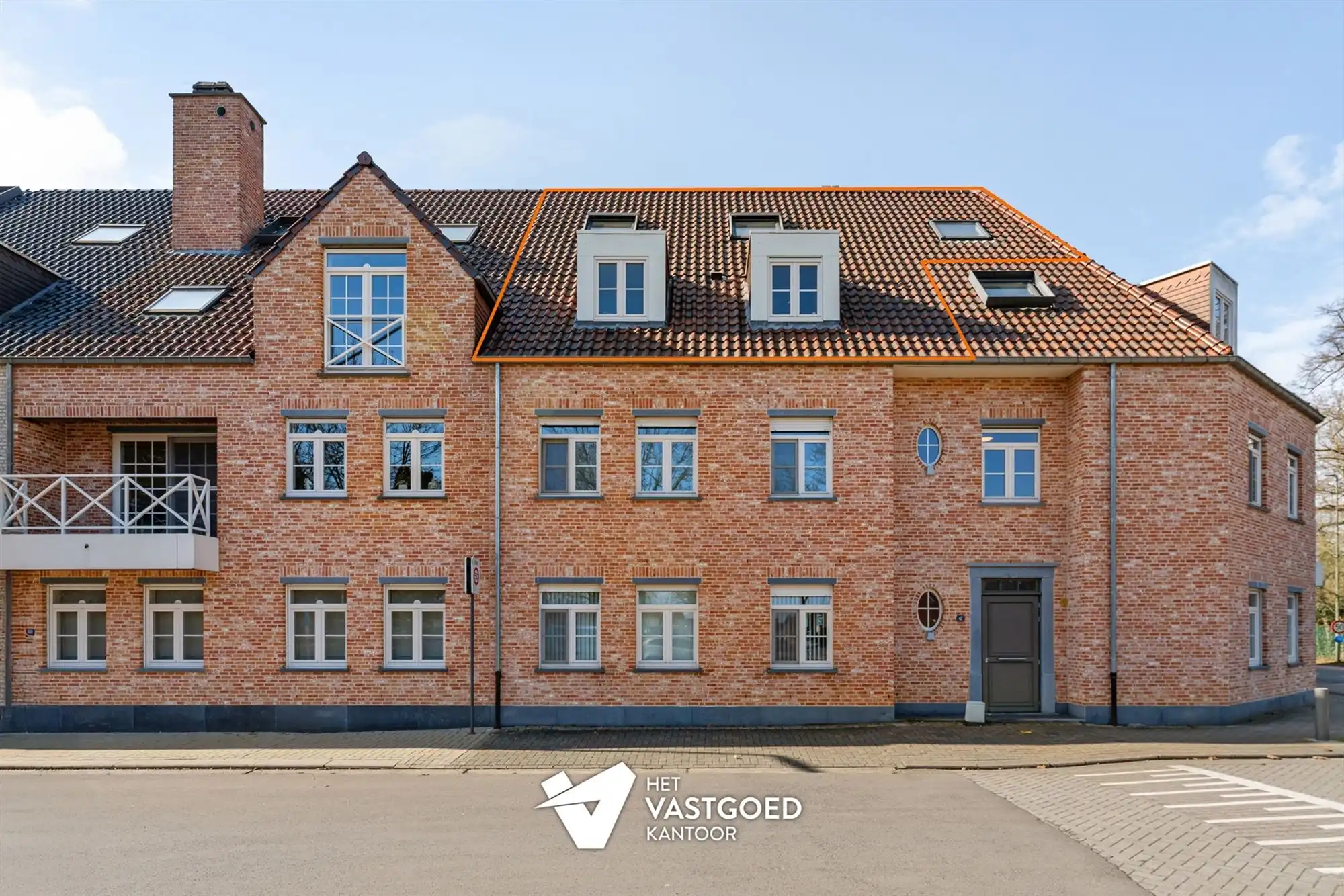 ZEER RUIM DUPLEX APPARTEMENT (158M²) MET 3 SLAAPKAMERS EN ONDERGRONDSE STAANPLAATS MET BERGING TE TESSENDERLO foto 27