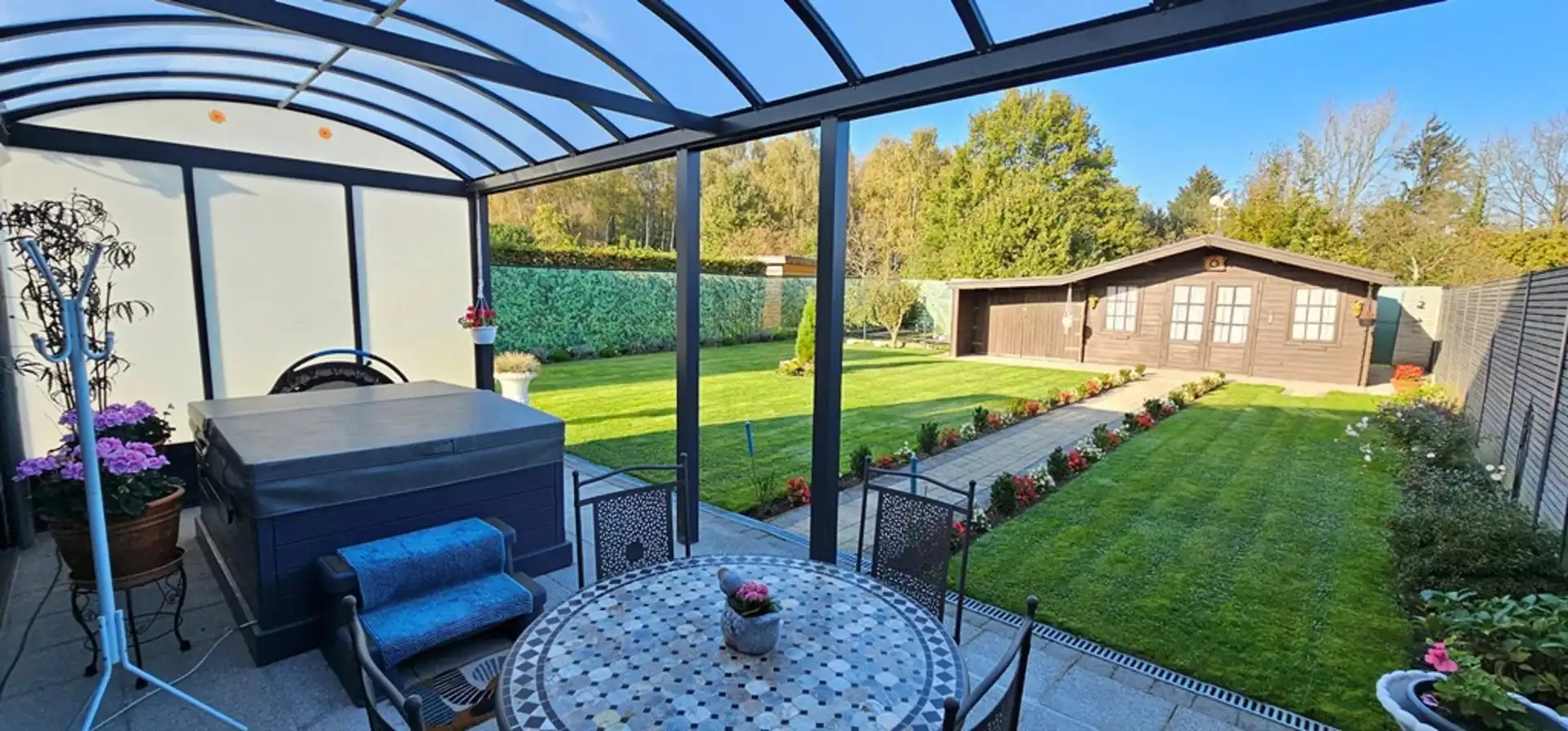 Ruime, recente, instapklare, energiezuinige half open bebouwing met degelijke en kwalitatieve afwerking en zonnepanelen, gelegen net buiten de grote ring van Hasselt. foto 36