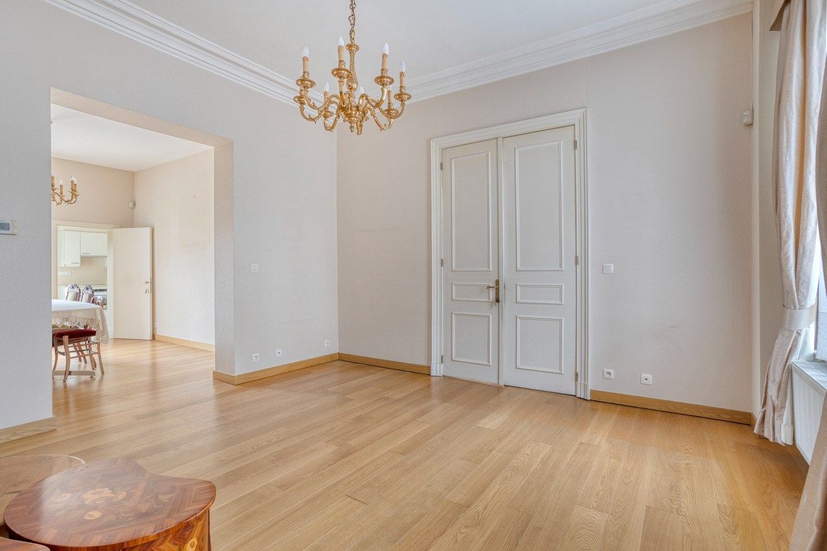 Ruim en gerenoveerd burgerwoning met stadstuin in het hart van Halle foto 5