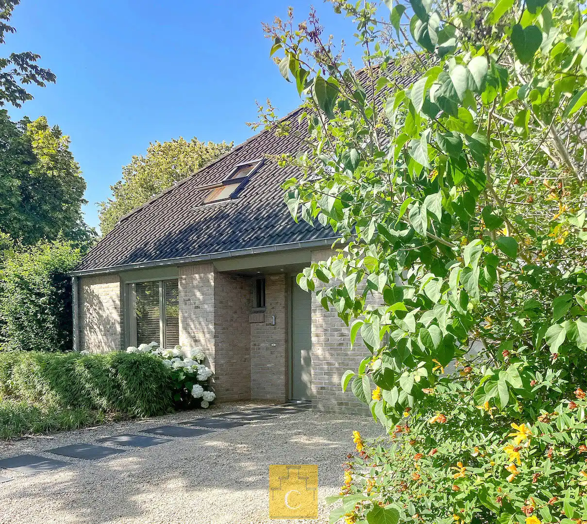 klassiek-moderne villa met garage en sublieme zongerichte tuin, stille ligging in het groen foto 2