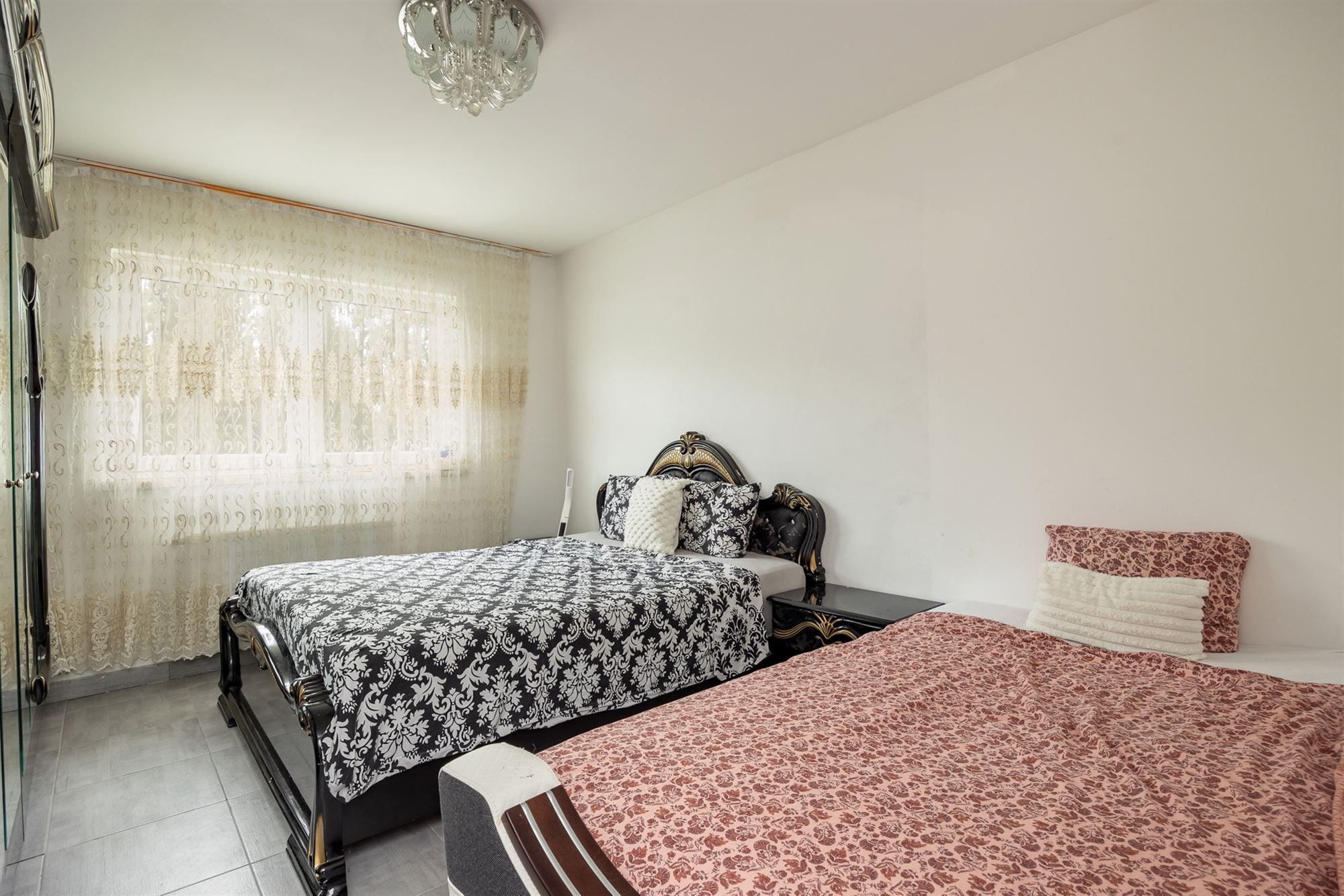 Instapklare woning met 6 slaapkamers en ruim aangelegde tuin foto 8