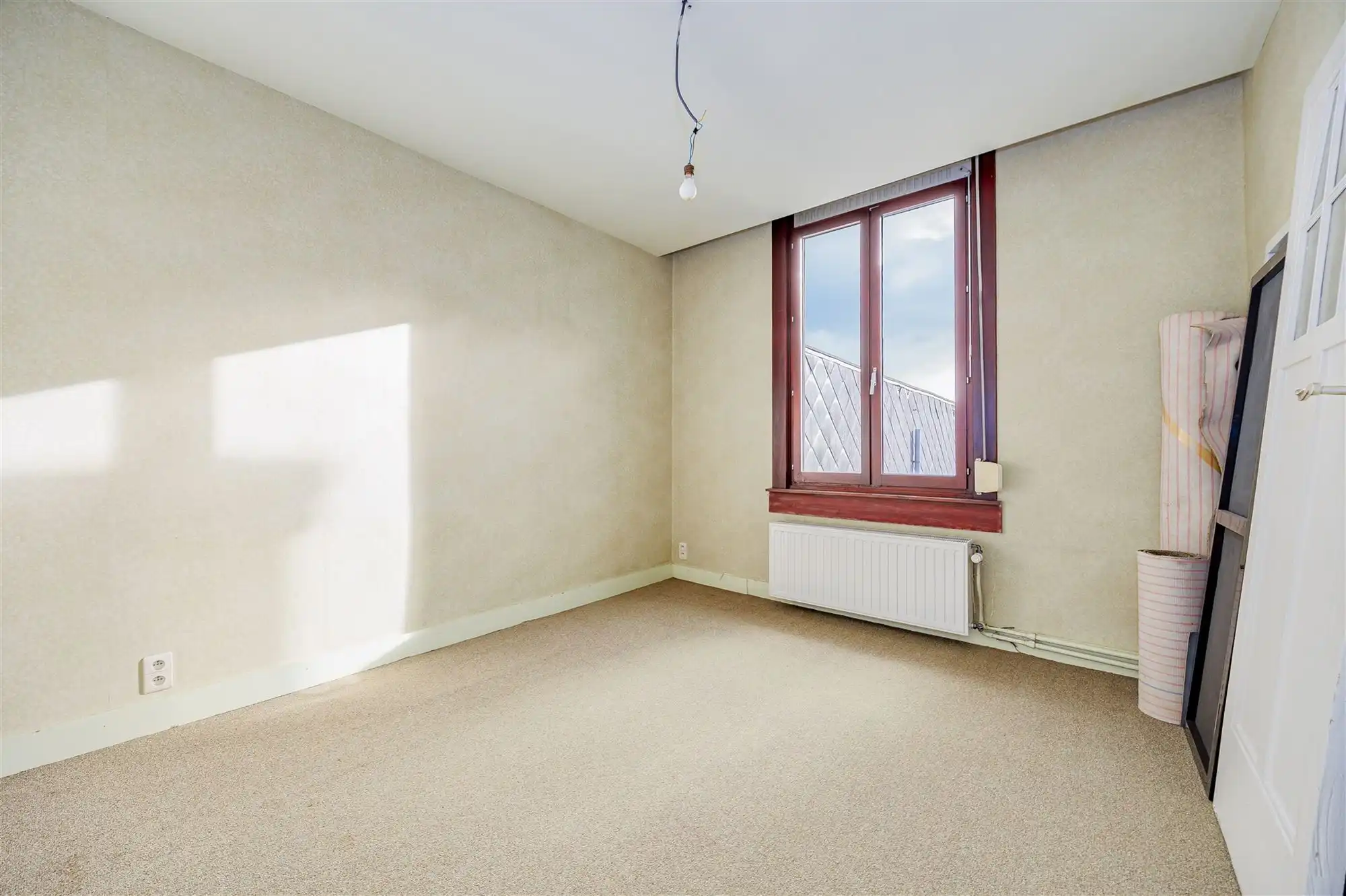 Te renoveren woning met 4 - 5 slk en garage foto 25