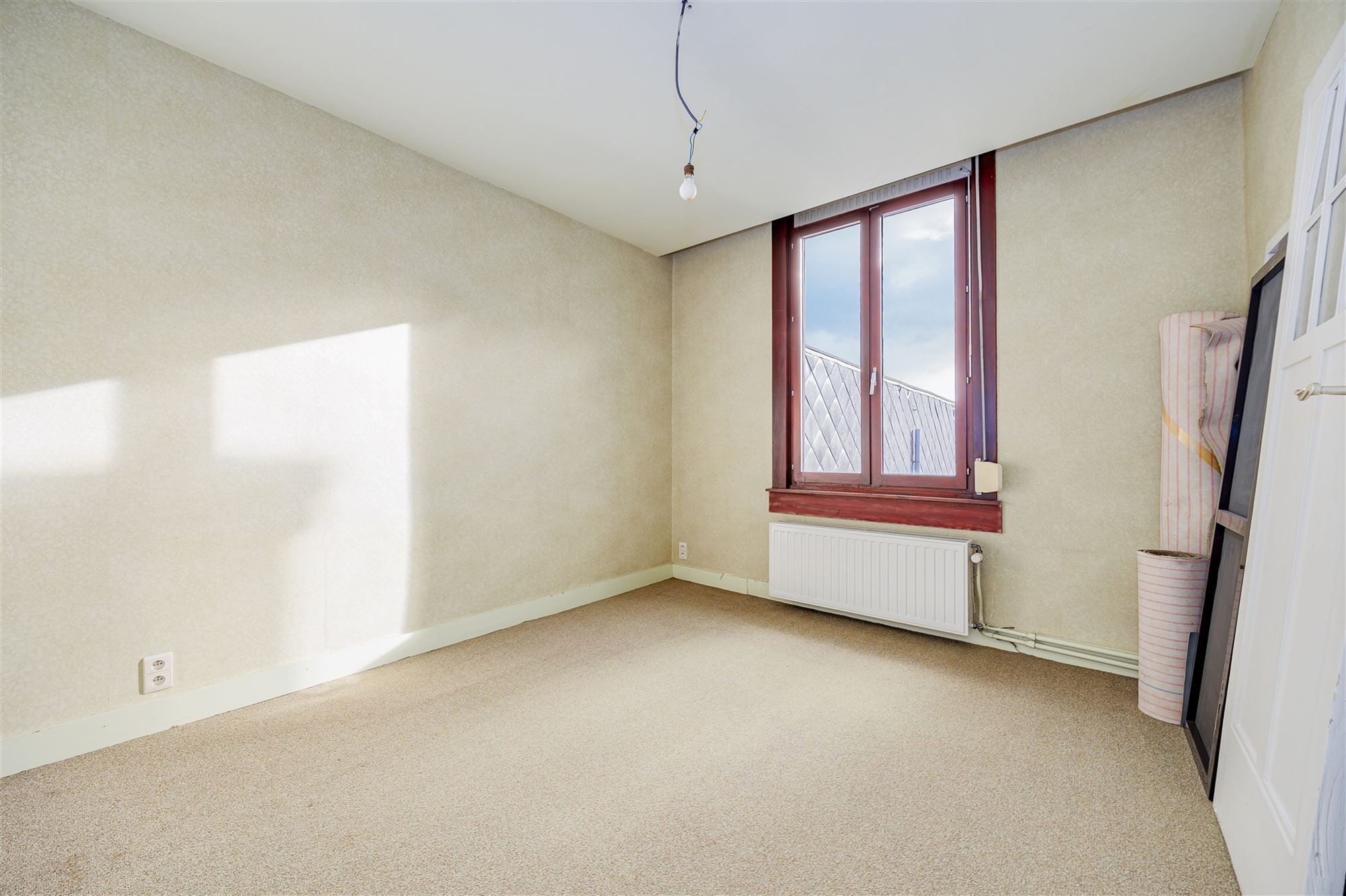 Te renoveren woning met 4 - 5 slk en garage foto 25