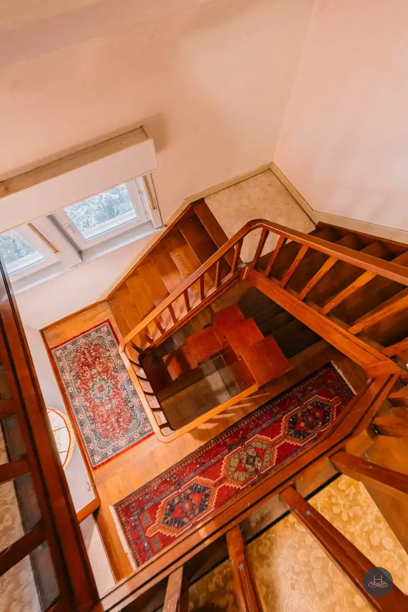 Riante woning met 5 slaapkamers op een uniek perceel.  foto 17