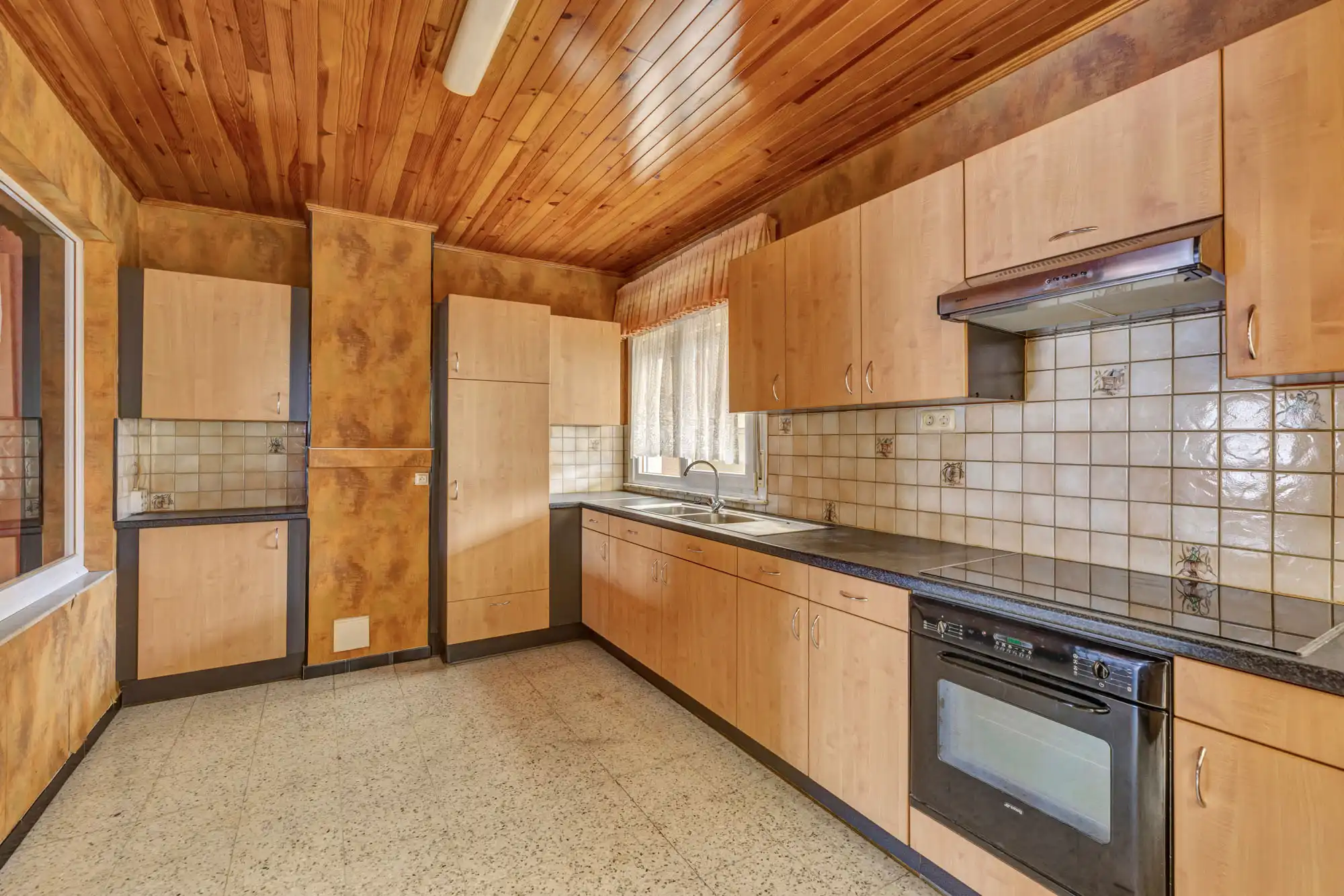 Ruime woning met veel potentieel en grote garage (80m²) foto 6